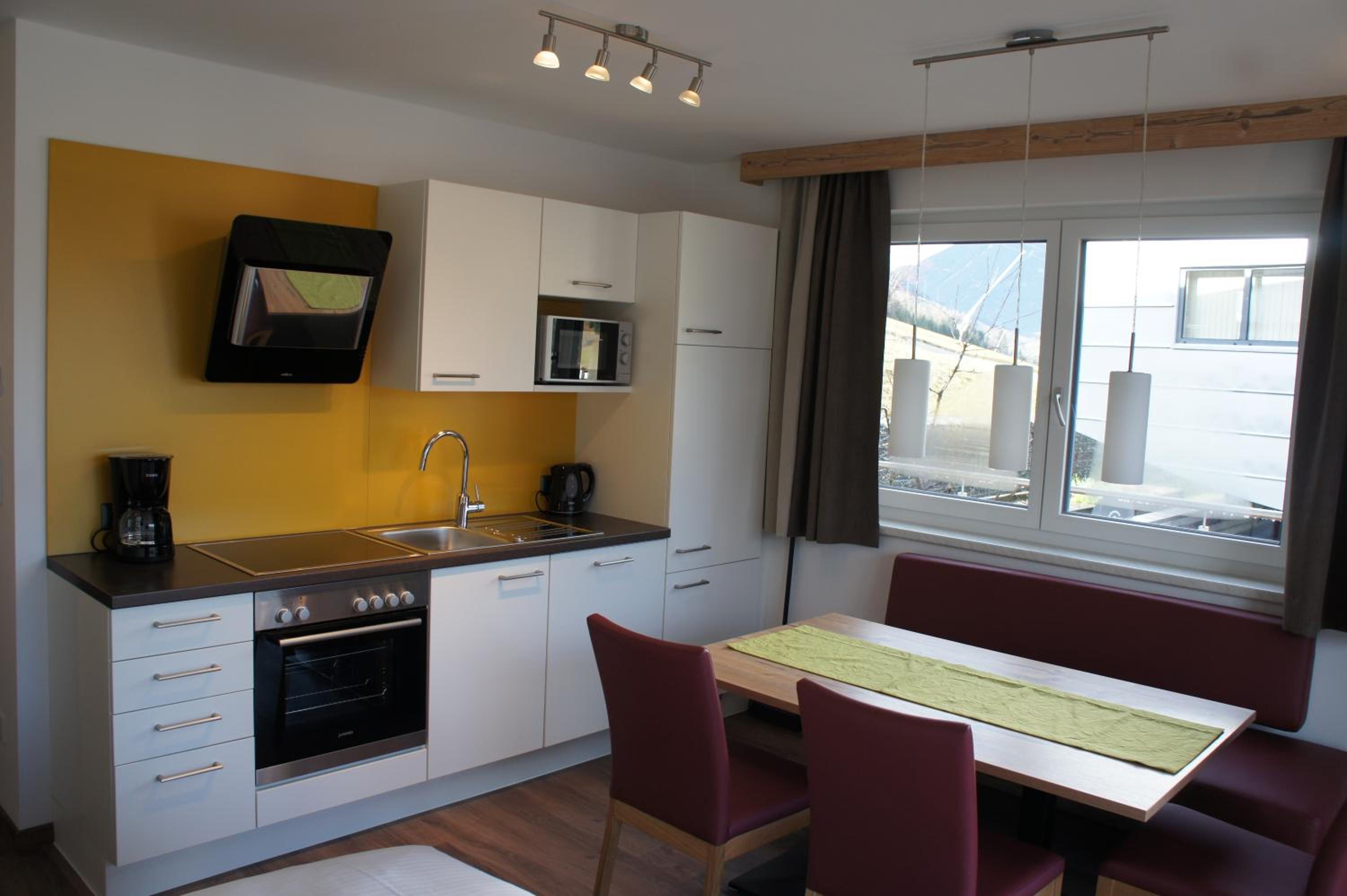 Deluxe Two-Bedroom Apartment with Balcony photo 3