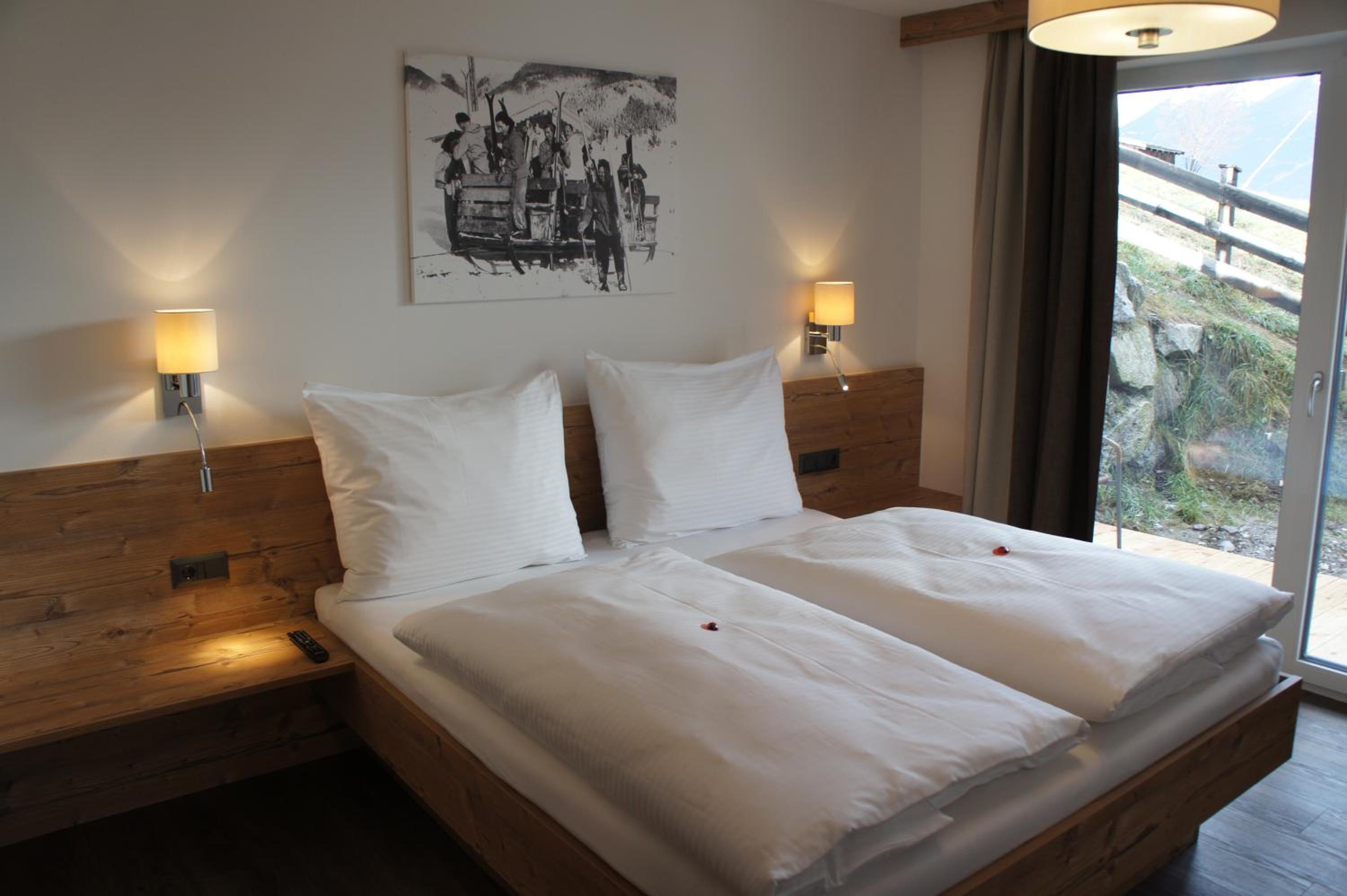 Deluxe Two-Bedroom Apartment with Balcony photo 1