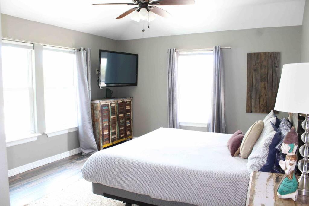 Three-Bedroom House photo 1