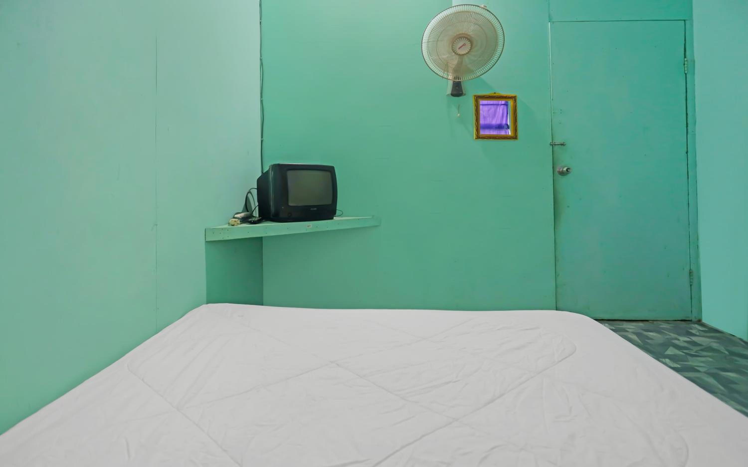 Budget Double Room photo 3