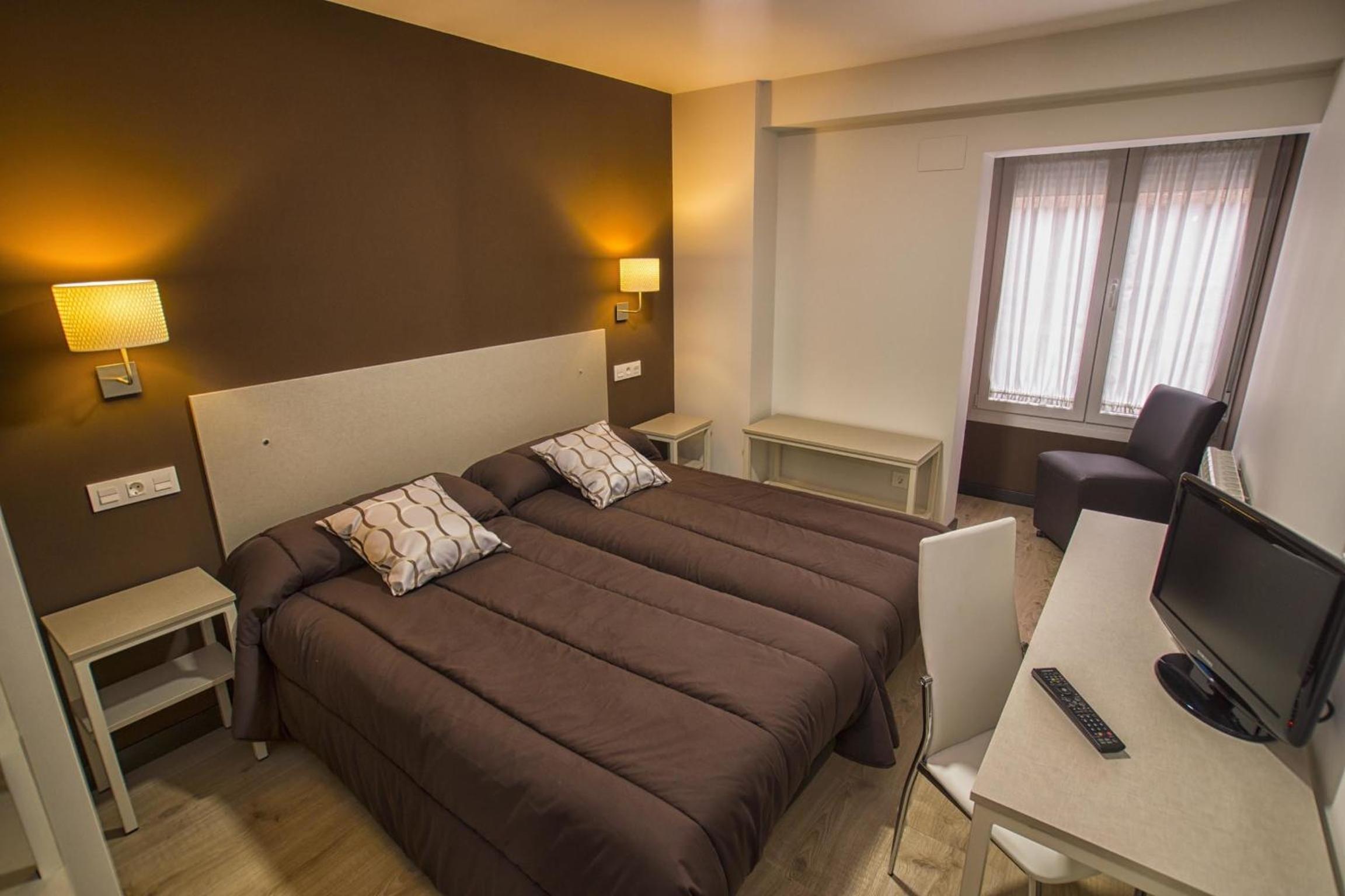 Twin Room - Photo 3