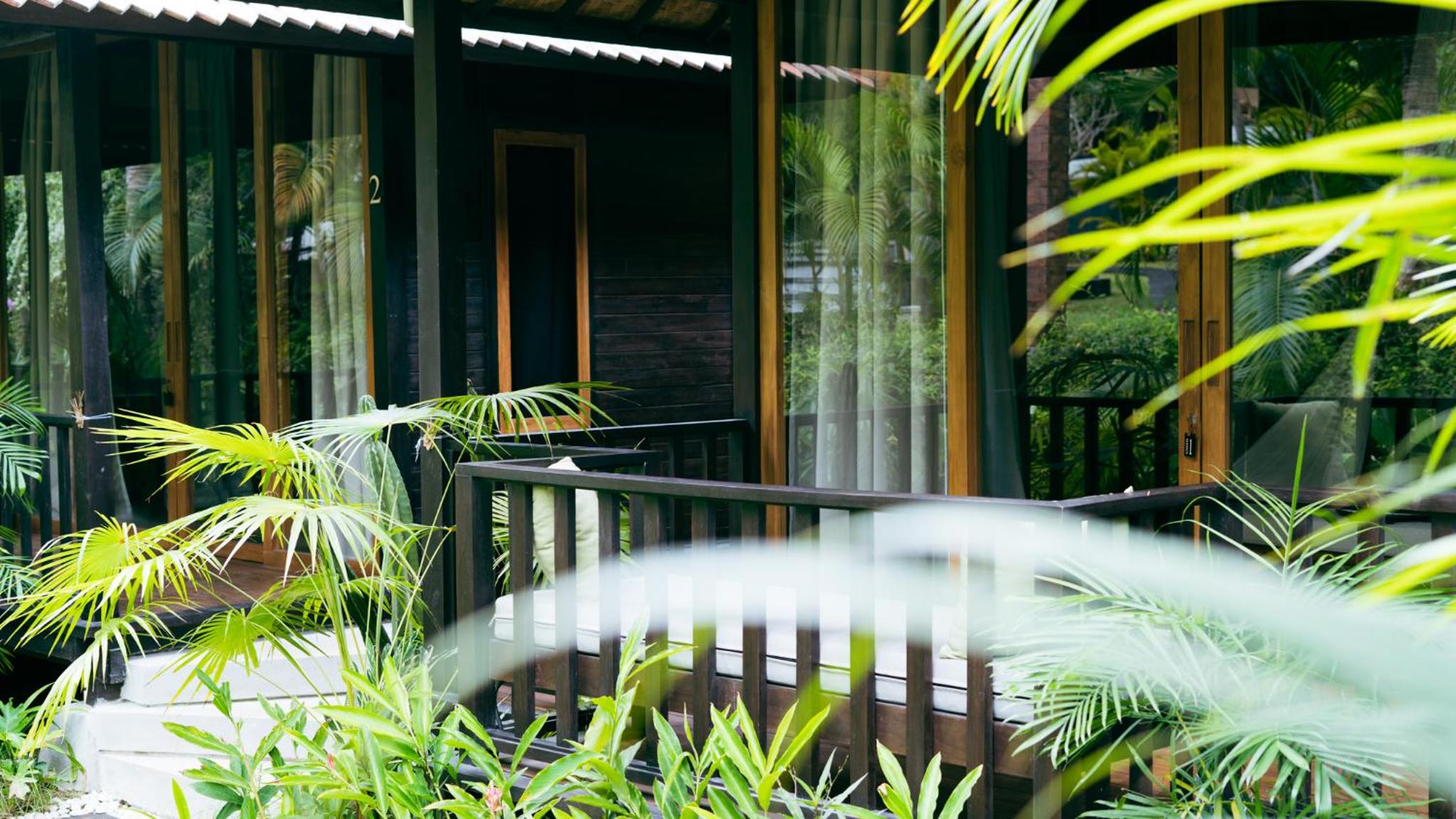 Deluxe Bungalow with Garden View - Photo 16