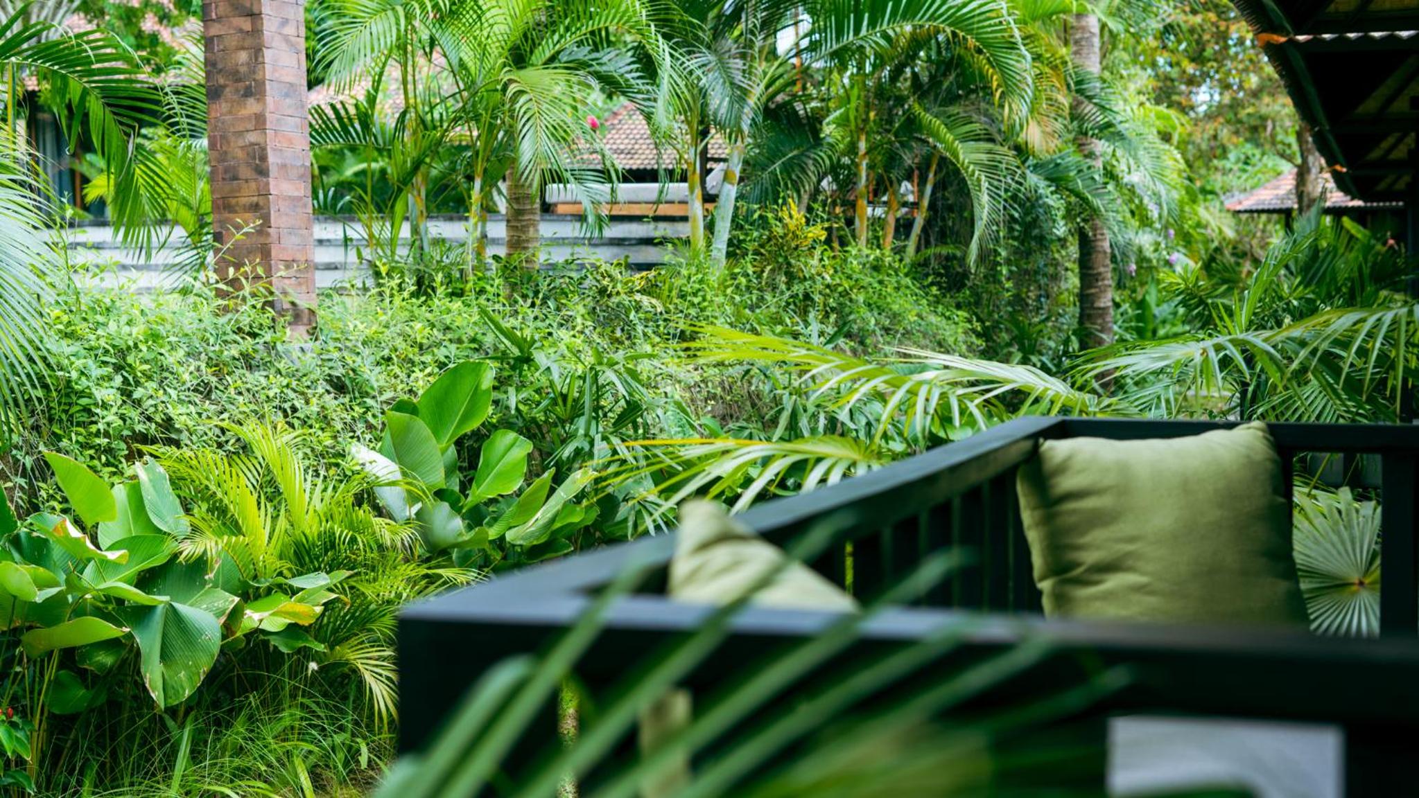Deluxe Bungalow with Garden View - Photo 8