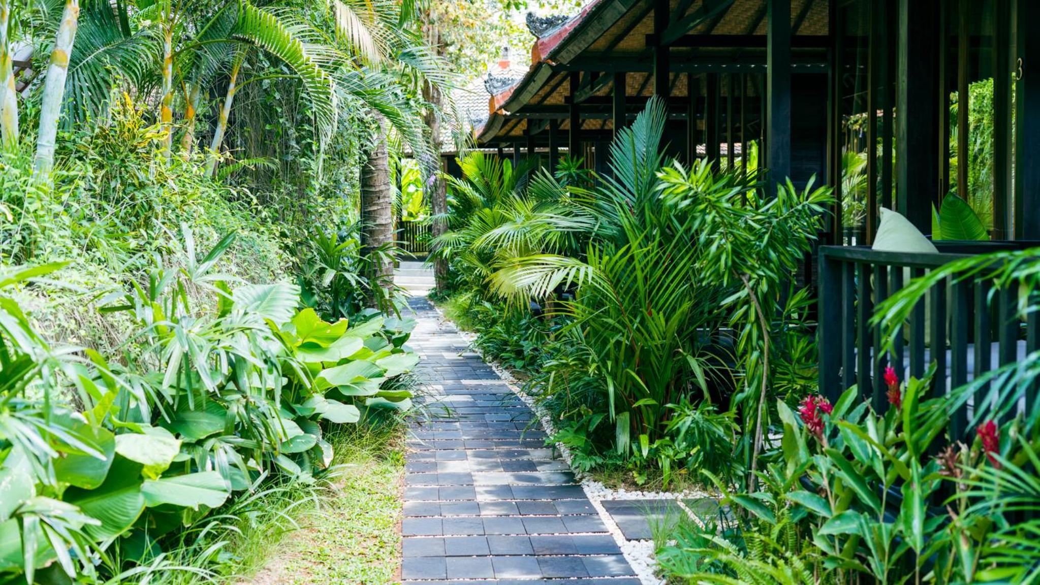 Deluxe Bungalow with Garden View - Photo 7