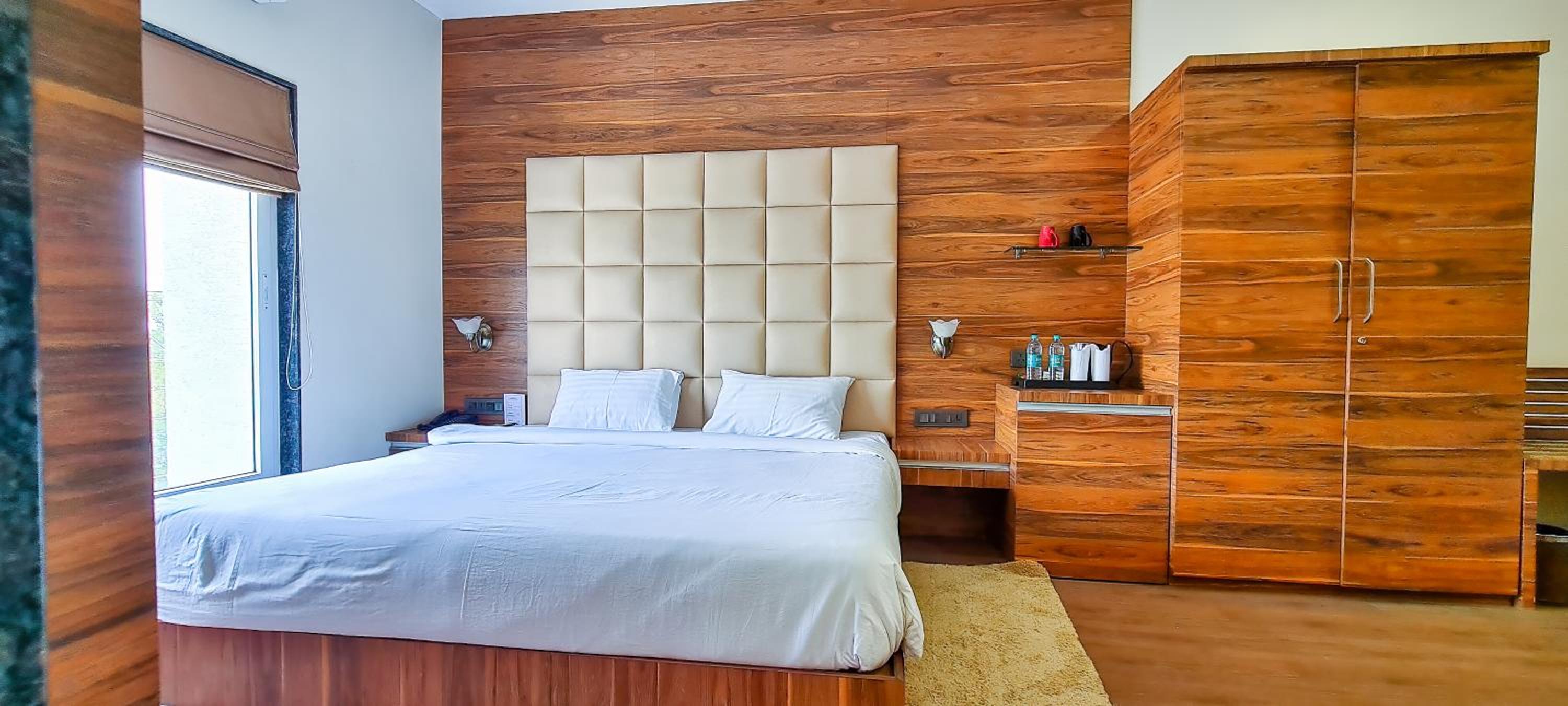 Standard Twin Room - Photo 8