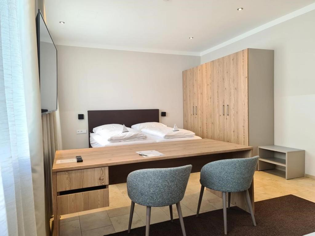 Deluxe Double Room - Photo 13