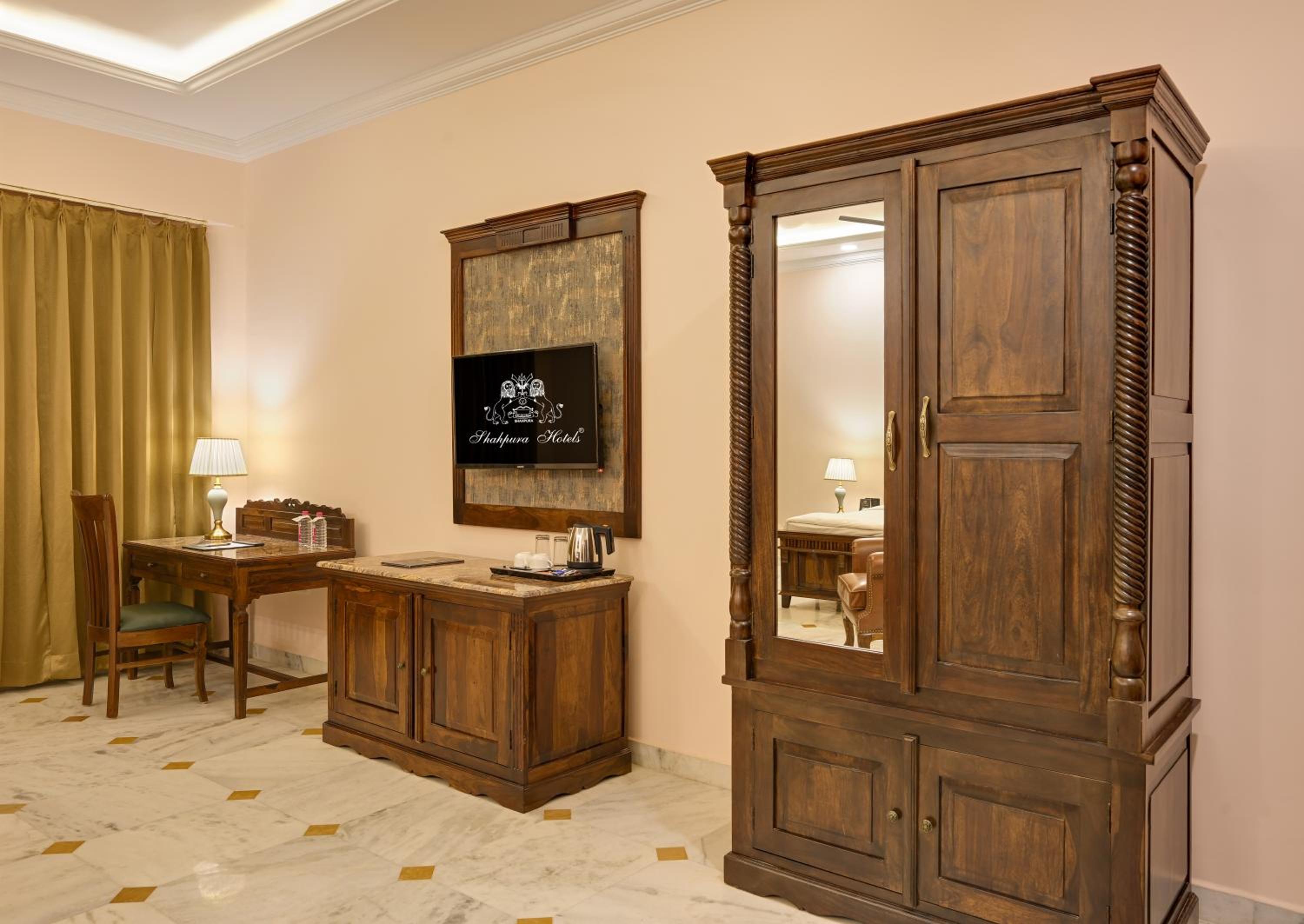 Superior Suite: 15% off on Food, 10% off on Railway Station Transfer, 10 % off on Laundry