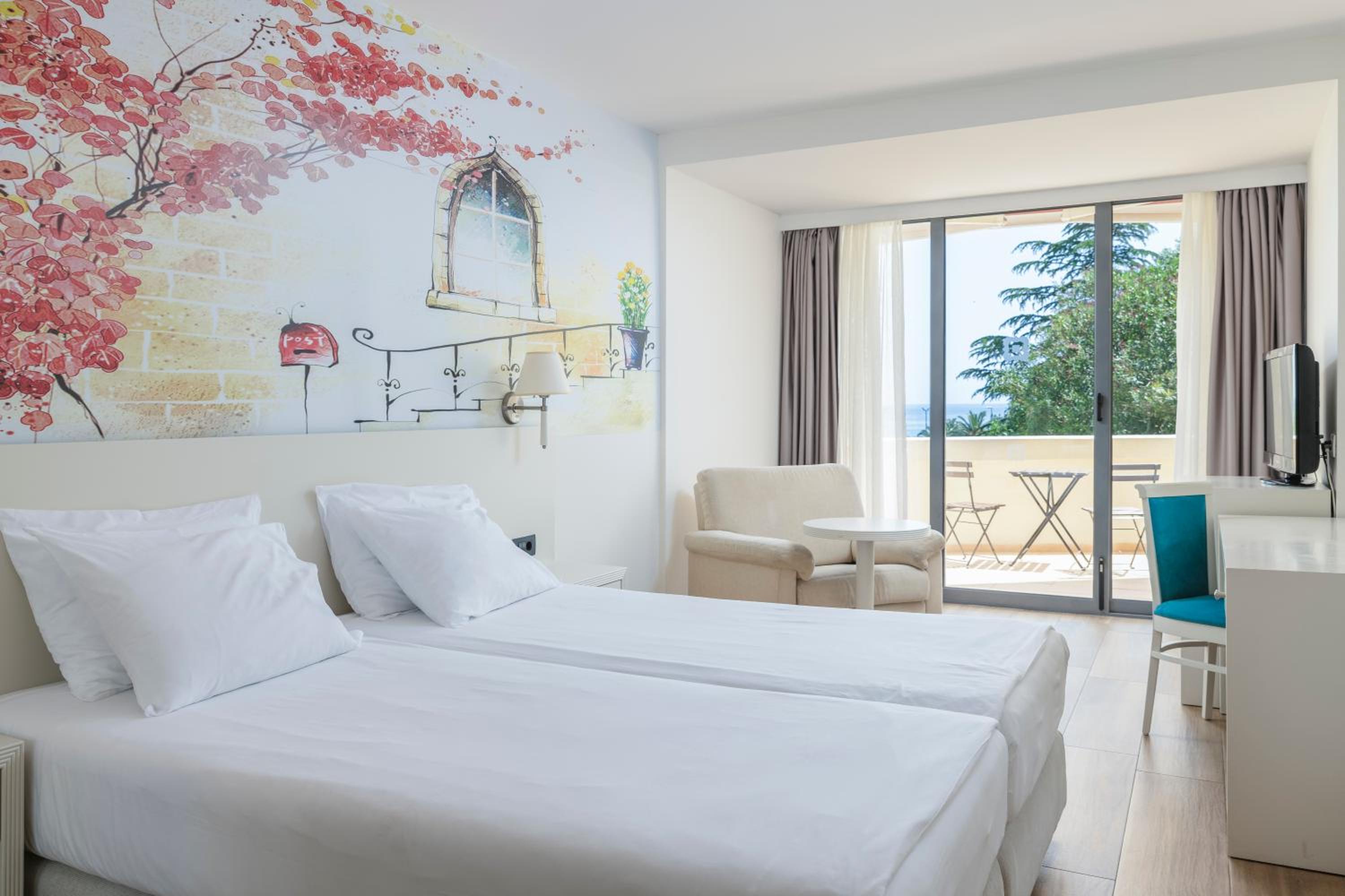 Double or Twin Room with Sea View photo 1