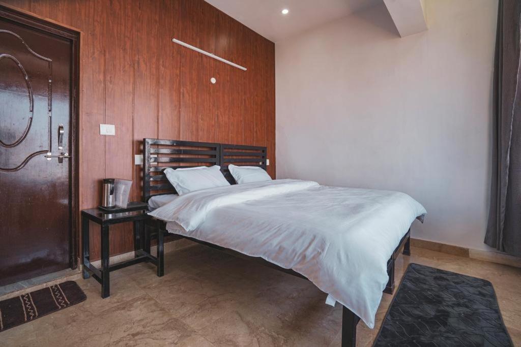 Deluxe Room - Photo 2