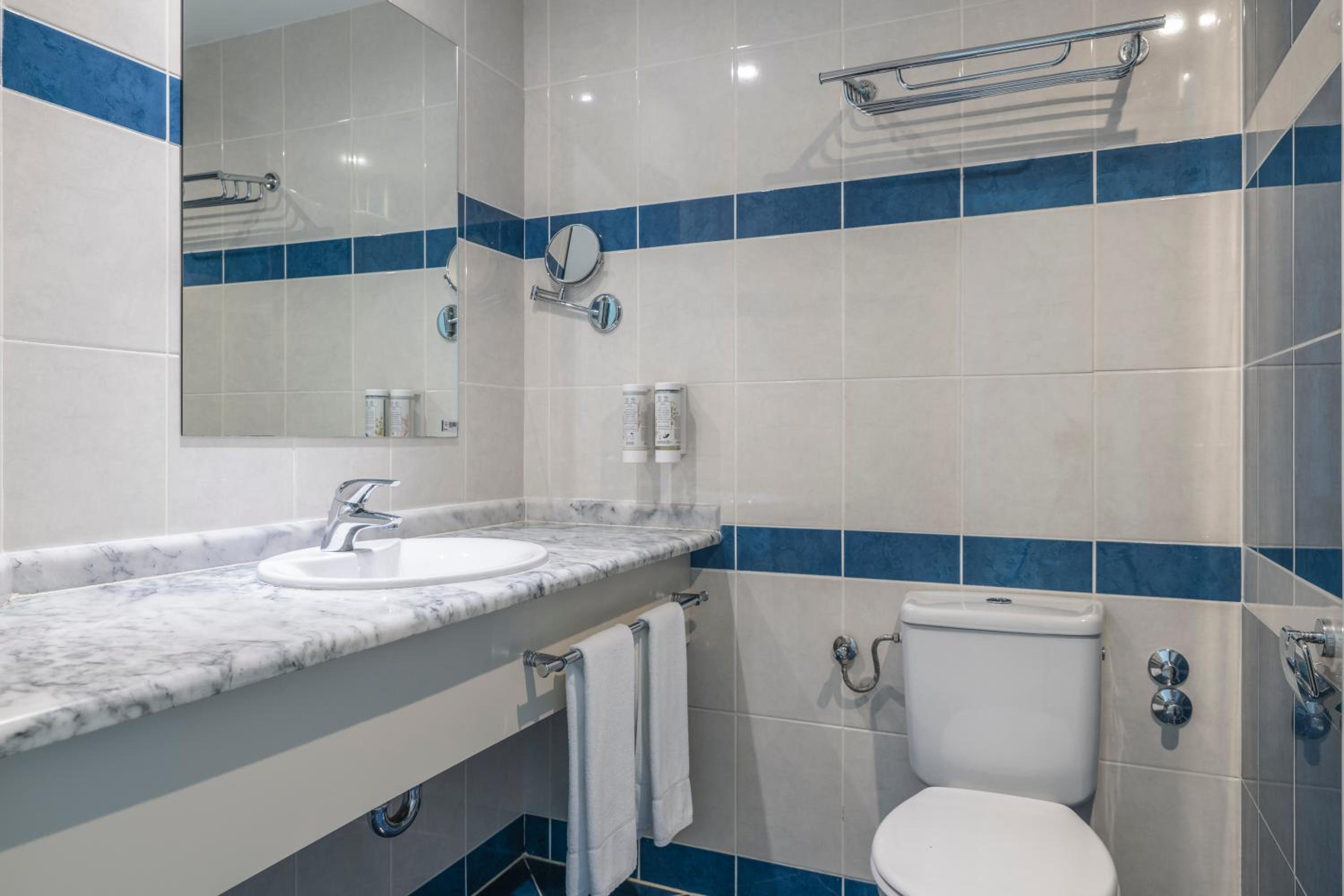 Double or Twin Room with Garden View photo 2