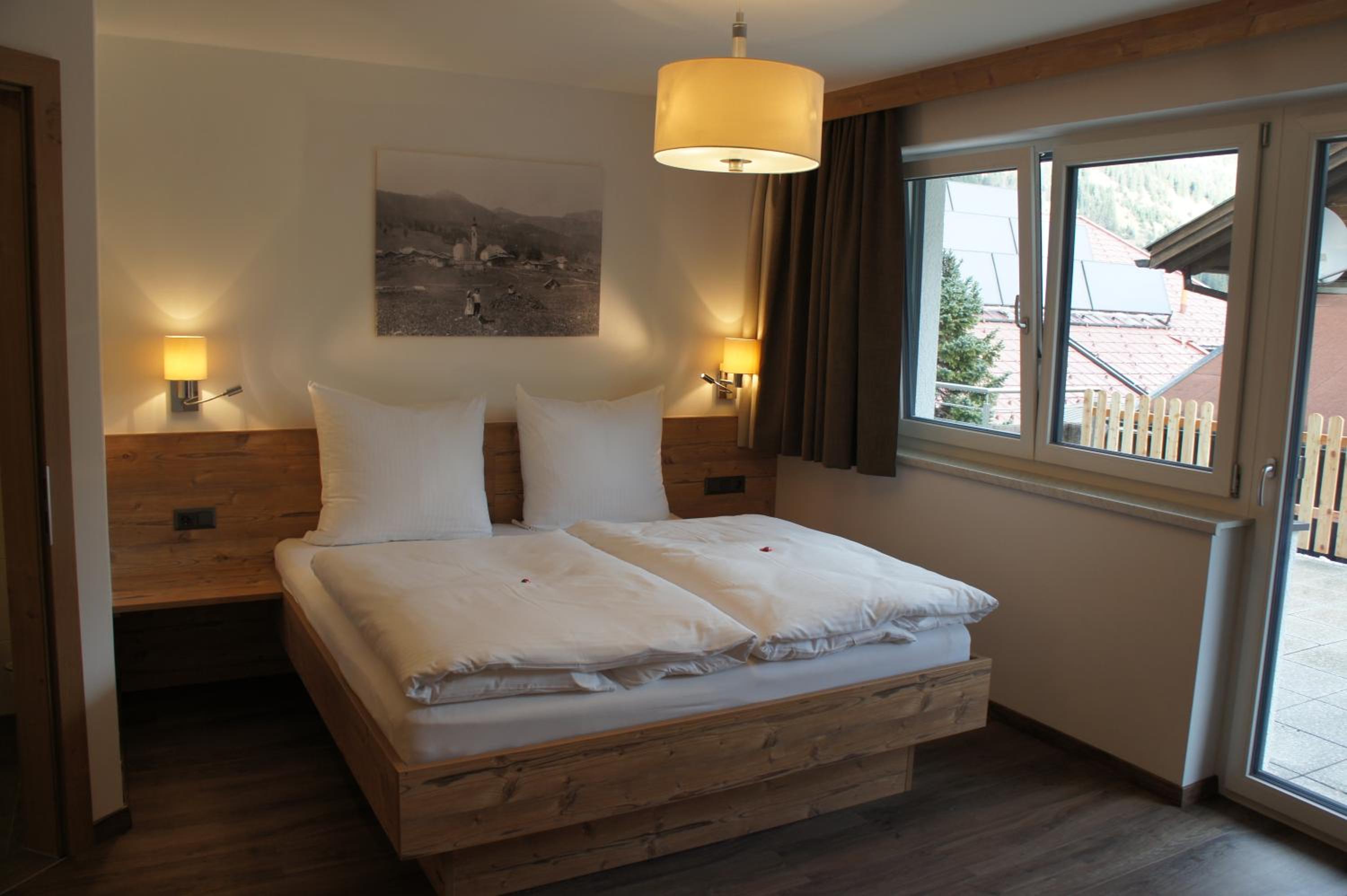 One-Bedroom Apartment with Terrace photo 3