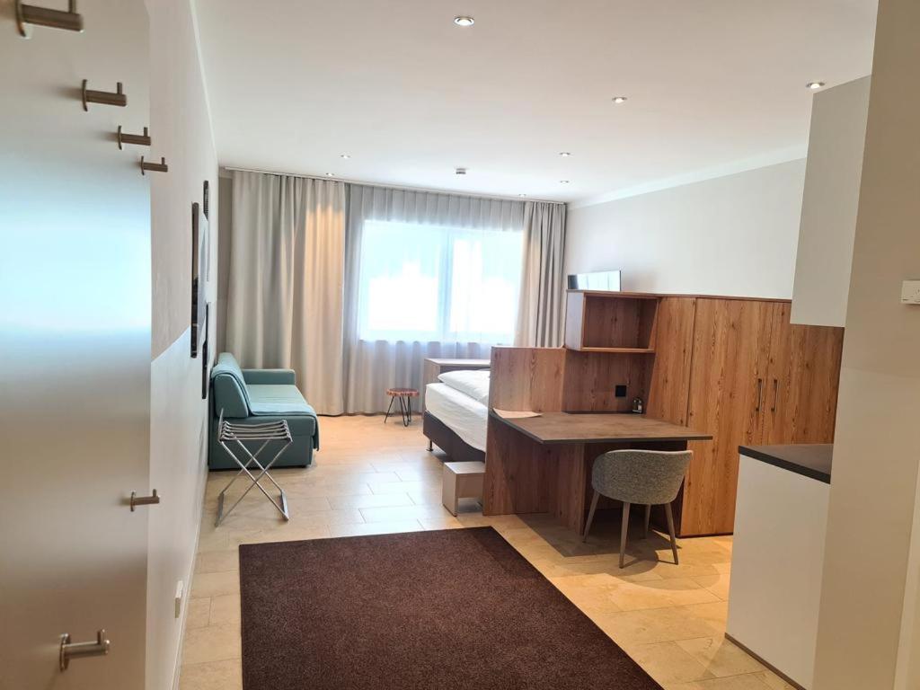 Deluxe Double Room - Photo 11