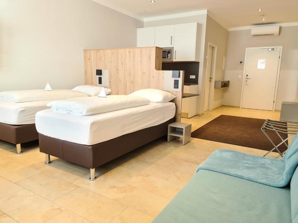 Deluxe Double Room - Photo 9