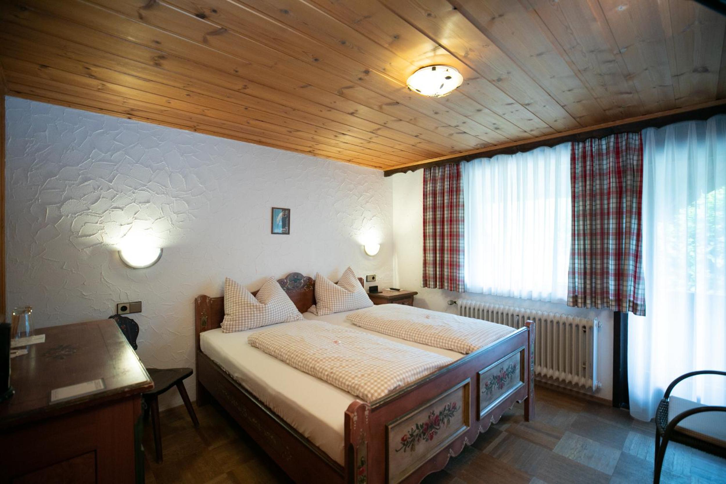 Standard Queen Room photo 2