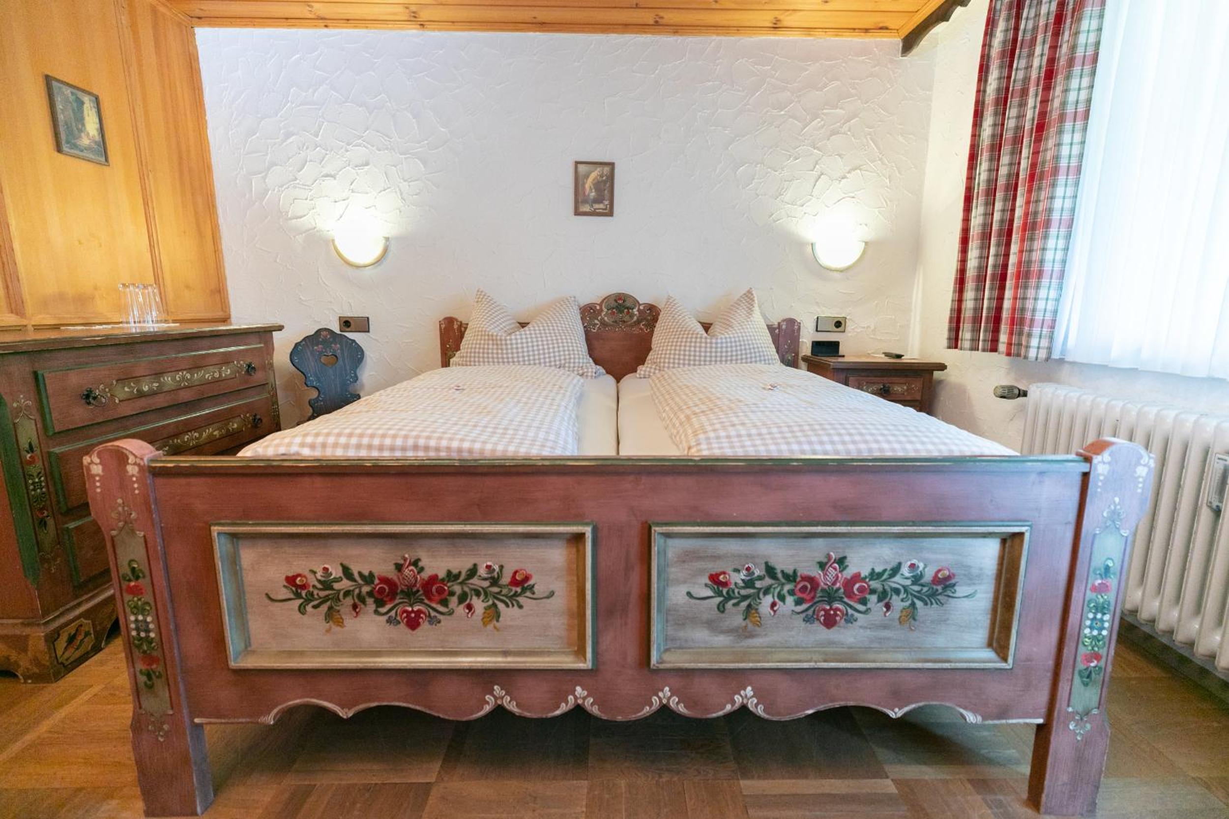 Standard Queen Room