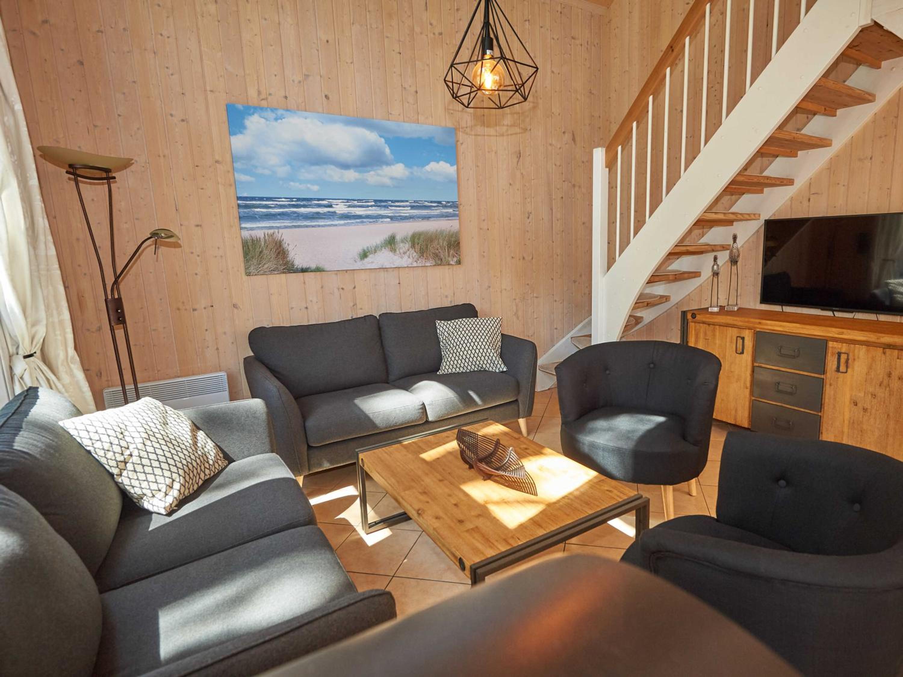 Three-Bedroom House photo 1