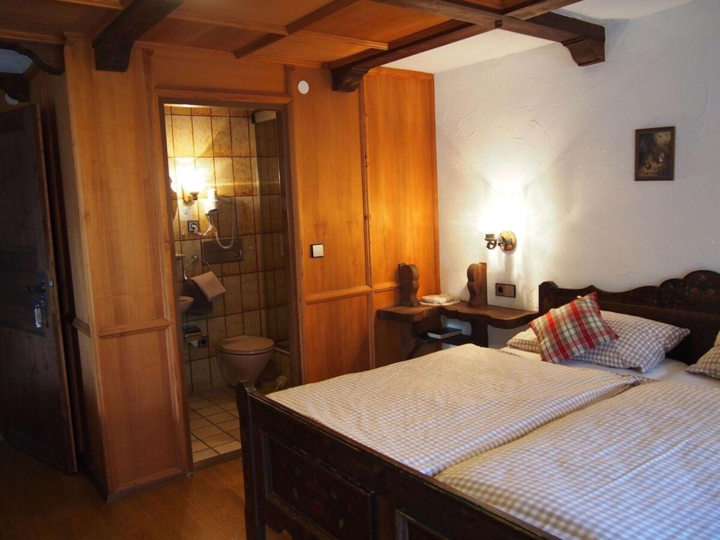 Standard Queen Room