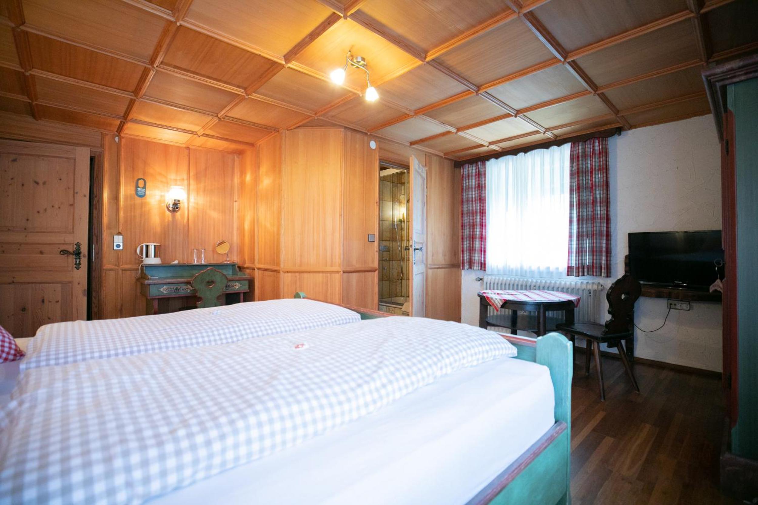 Standard Queen Room photo 3