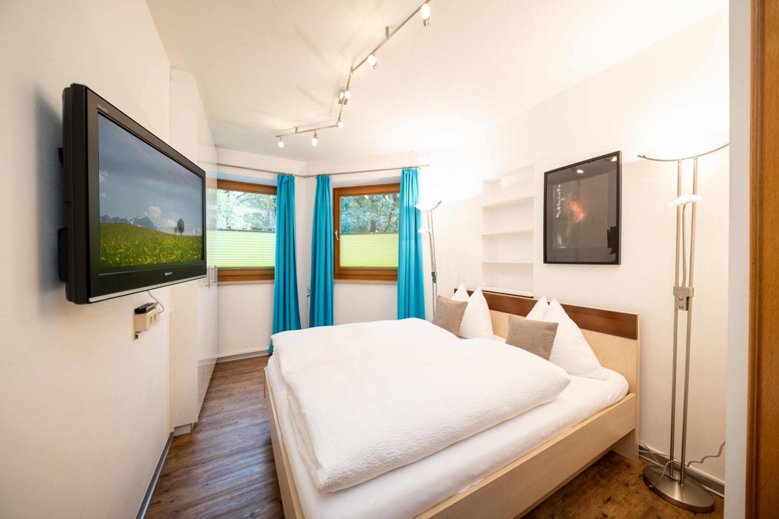 Three-Bedroom Apartment with Terrace photo 1