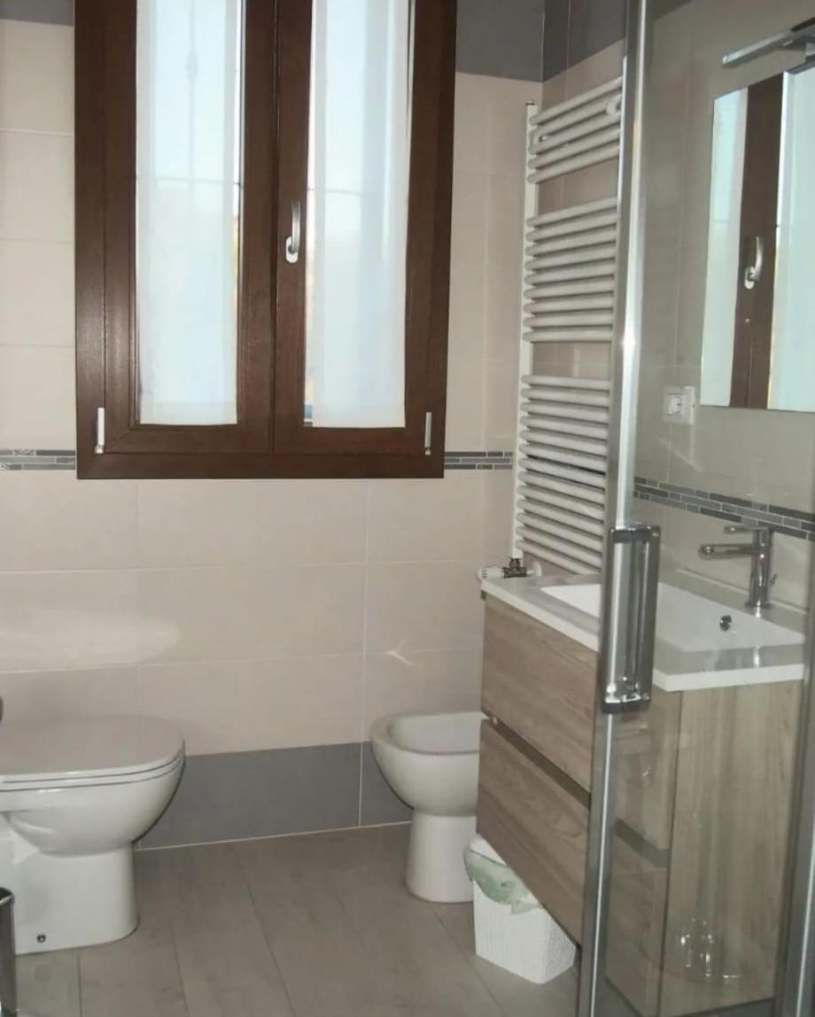 Twin Room with Bathroom - Photo 2