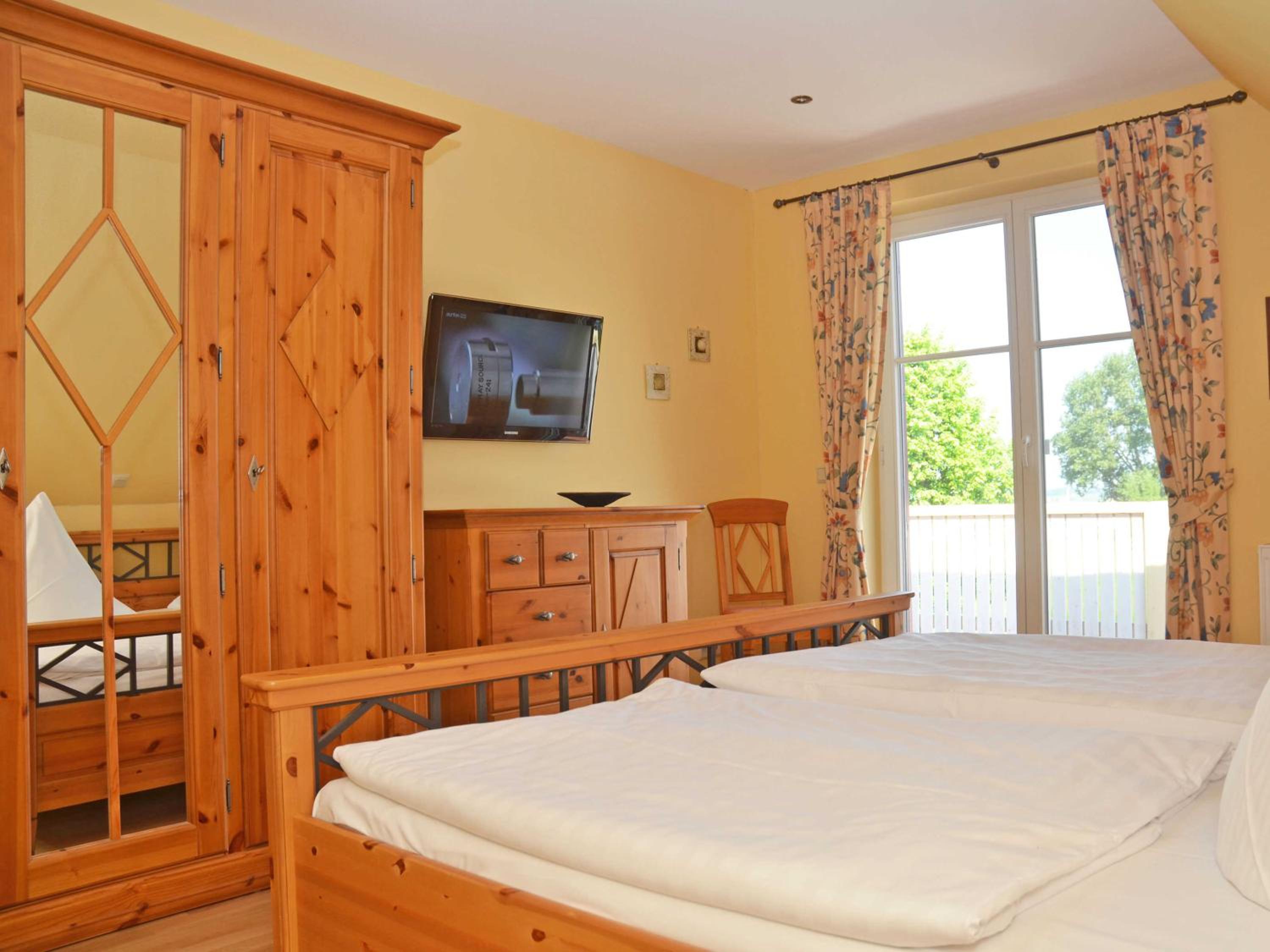 Three-Bedroom House photo 3