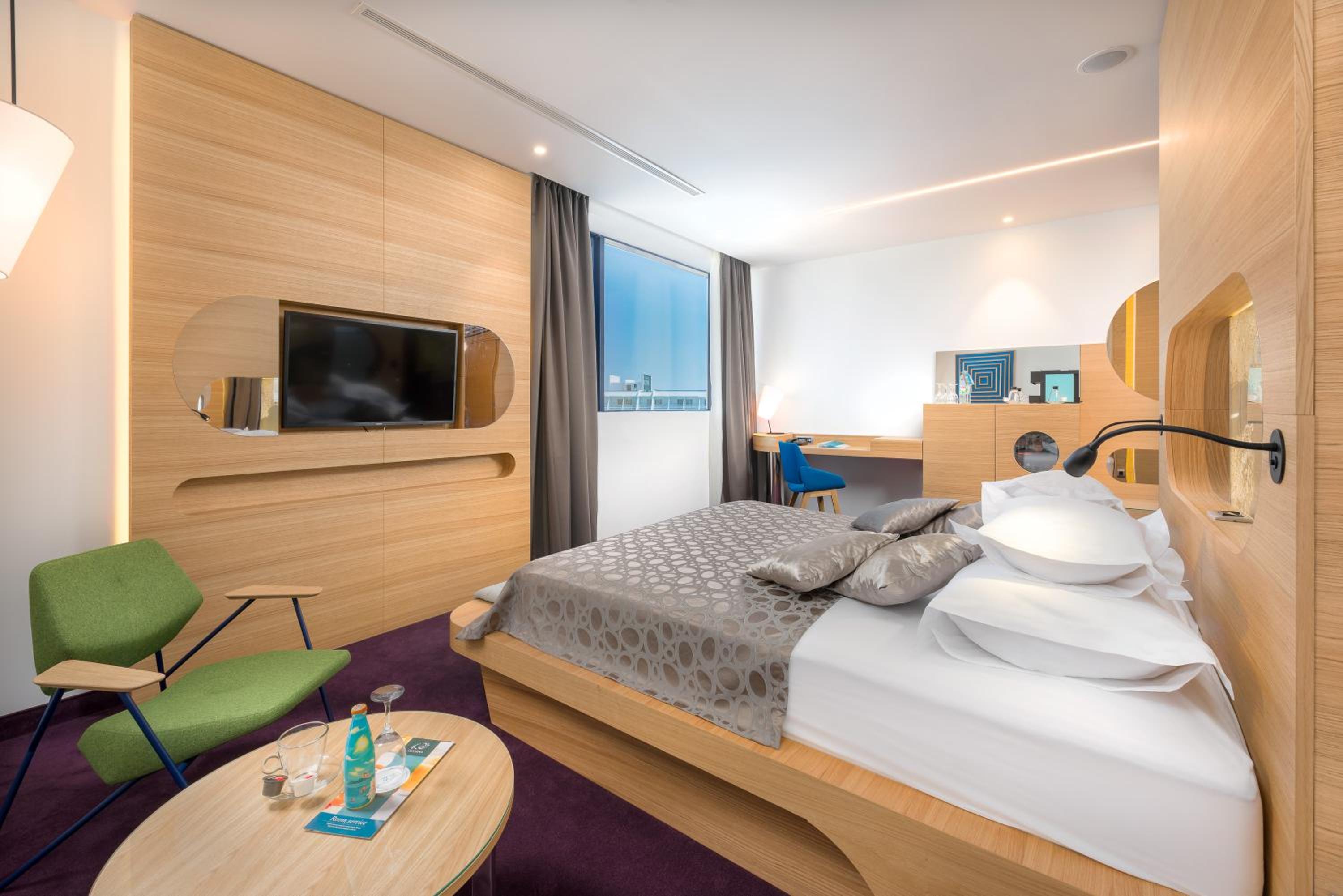 Standard Double or Twin Room with Park View, Without Balcony photo 2