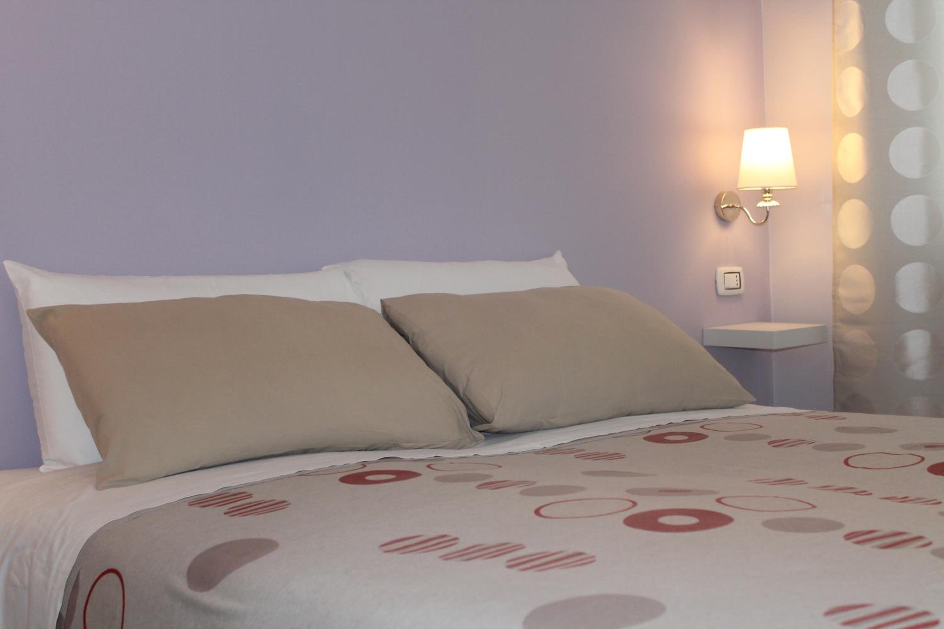Double or Twin Room with Bathroom - Photo 7