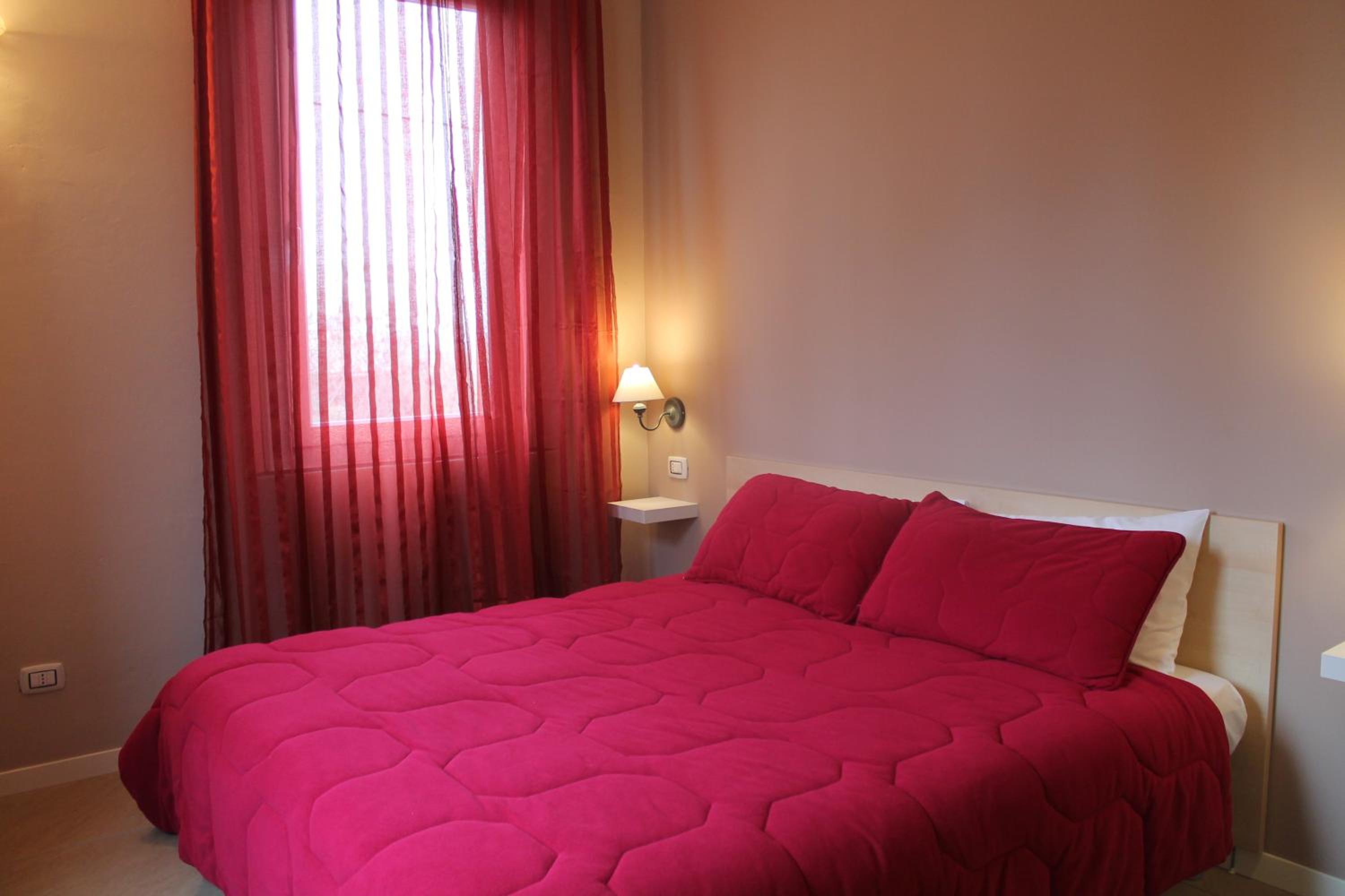 Double or Twin Room with Bathroom - Photo 4