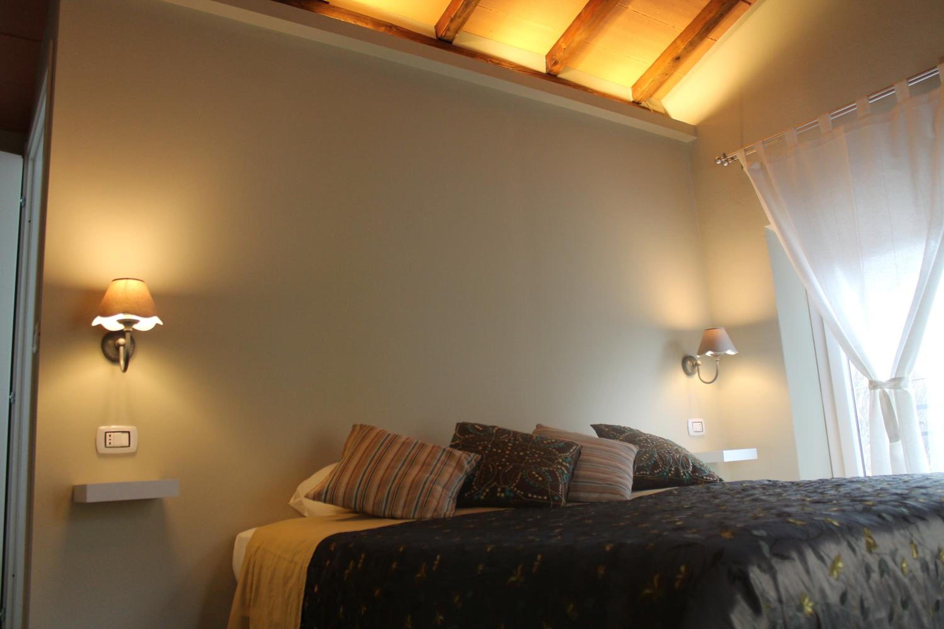 Double or Twin Room with Bathroom - Photo 6