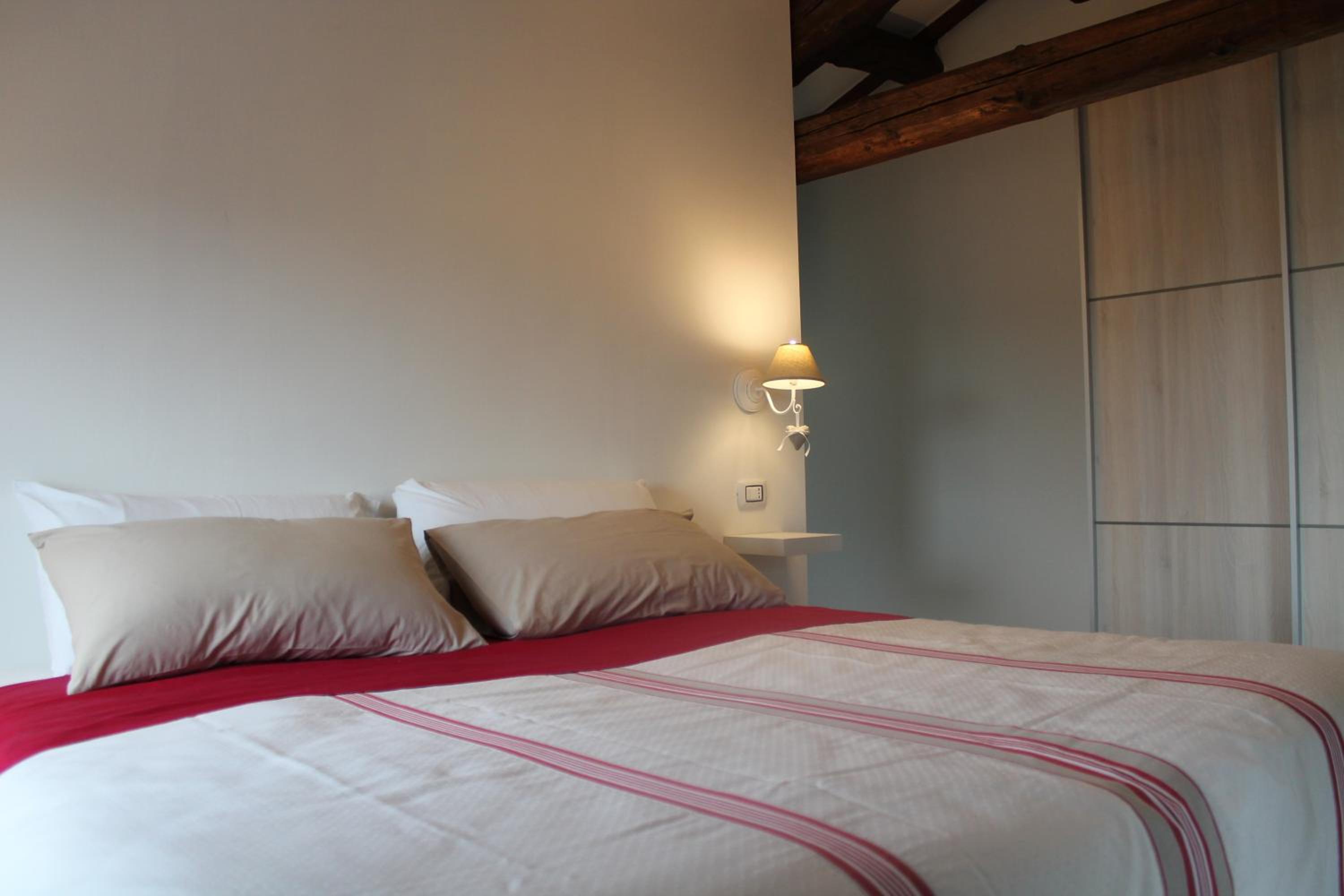 Double or Twin Room with Bathroom - Photo 11