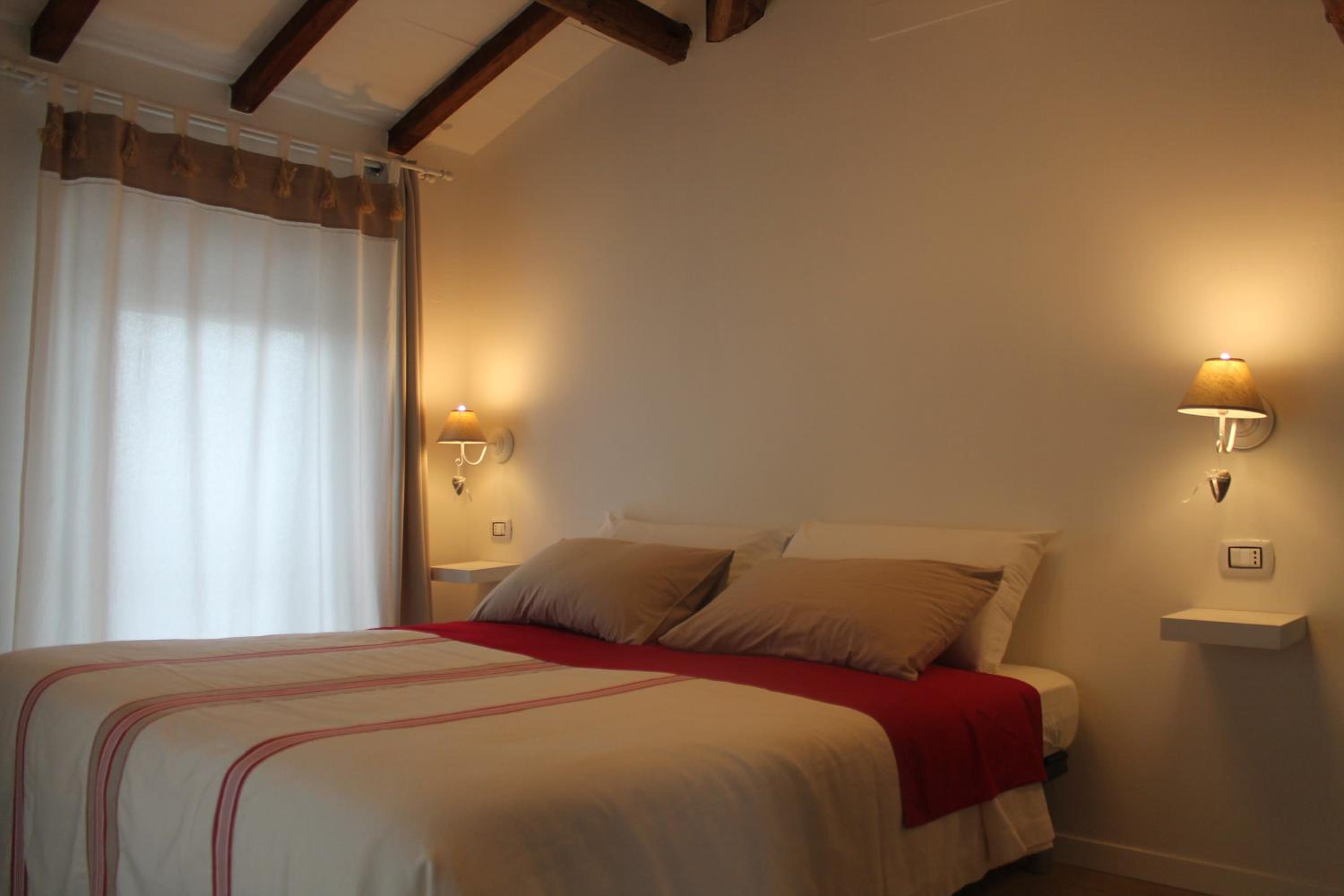Double or Twin Room with Bathroom - Photo 3