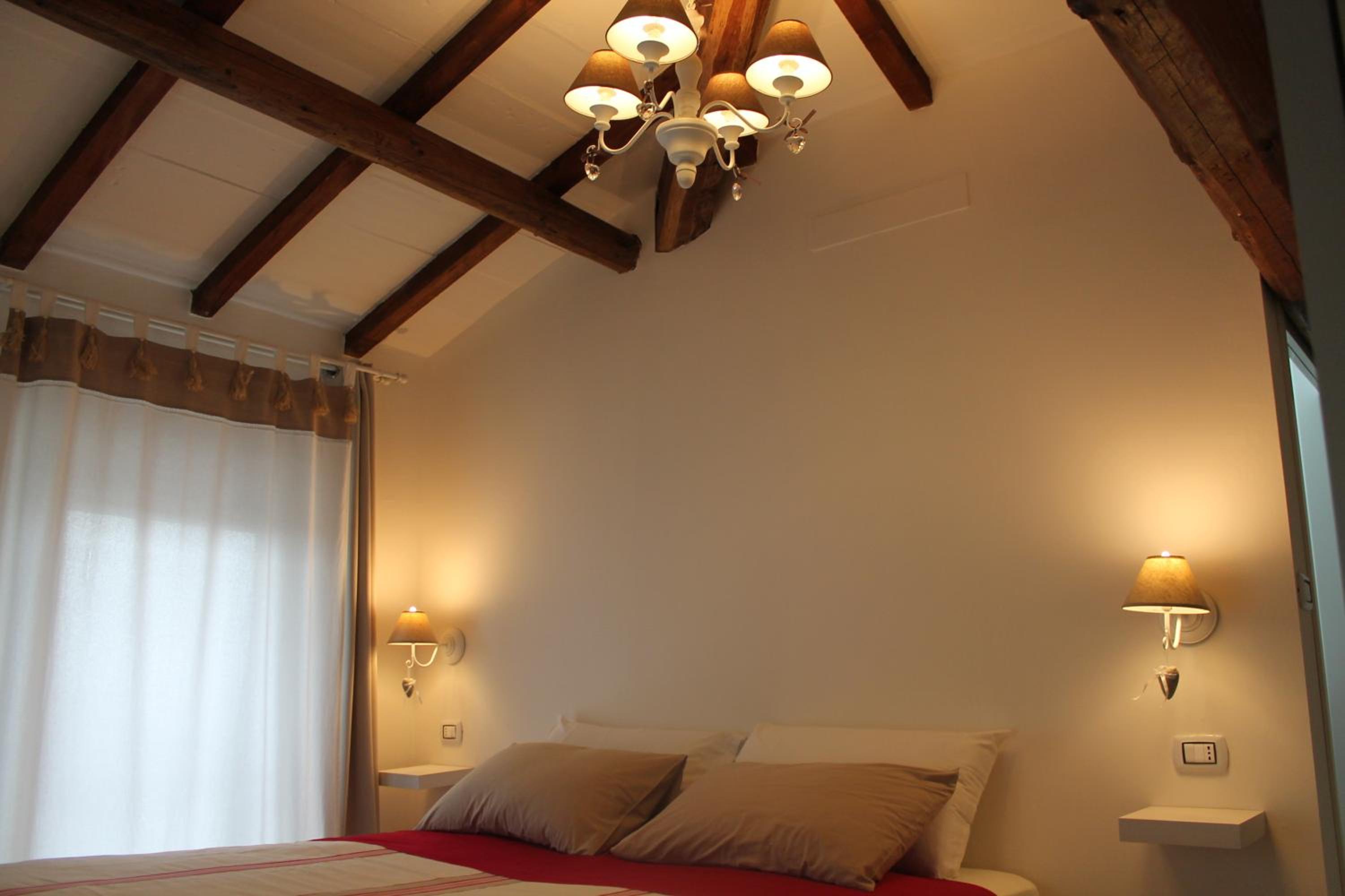 Double or Twin Room with Bathroom - Photo 13