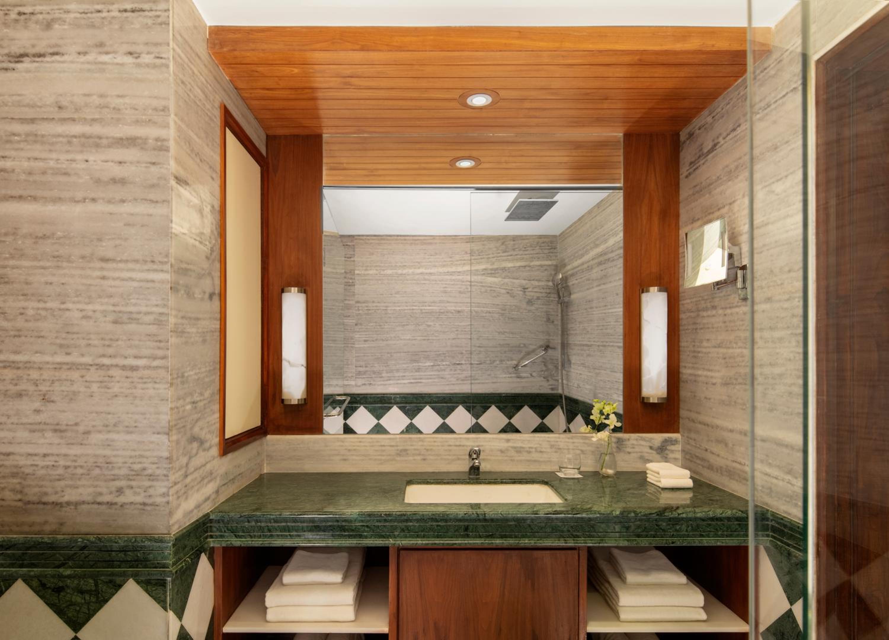 Deluxe Suite - Non-Smoking: 10% off on Food & Soft Beverages,Up to 20% off on SPA,02 Pints Beer, special kids welcome/in room amenities, Complimentary INR 500 Credit on F&Soft Beverage with min spend of 2000 INR(once per stay (per room)) photo 3