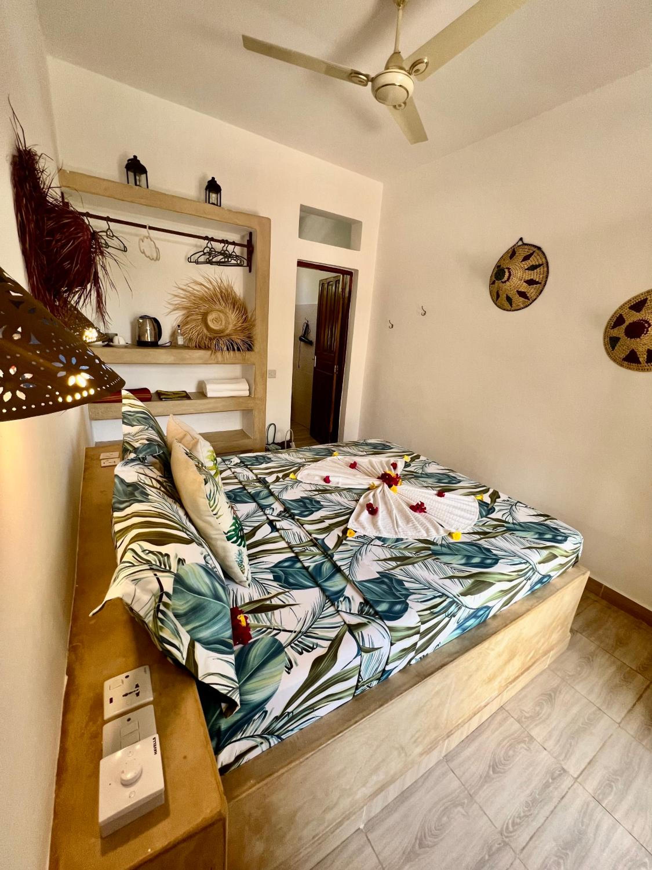 Standard Double Room - Photo 15