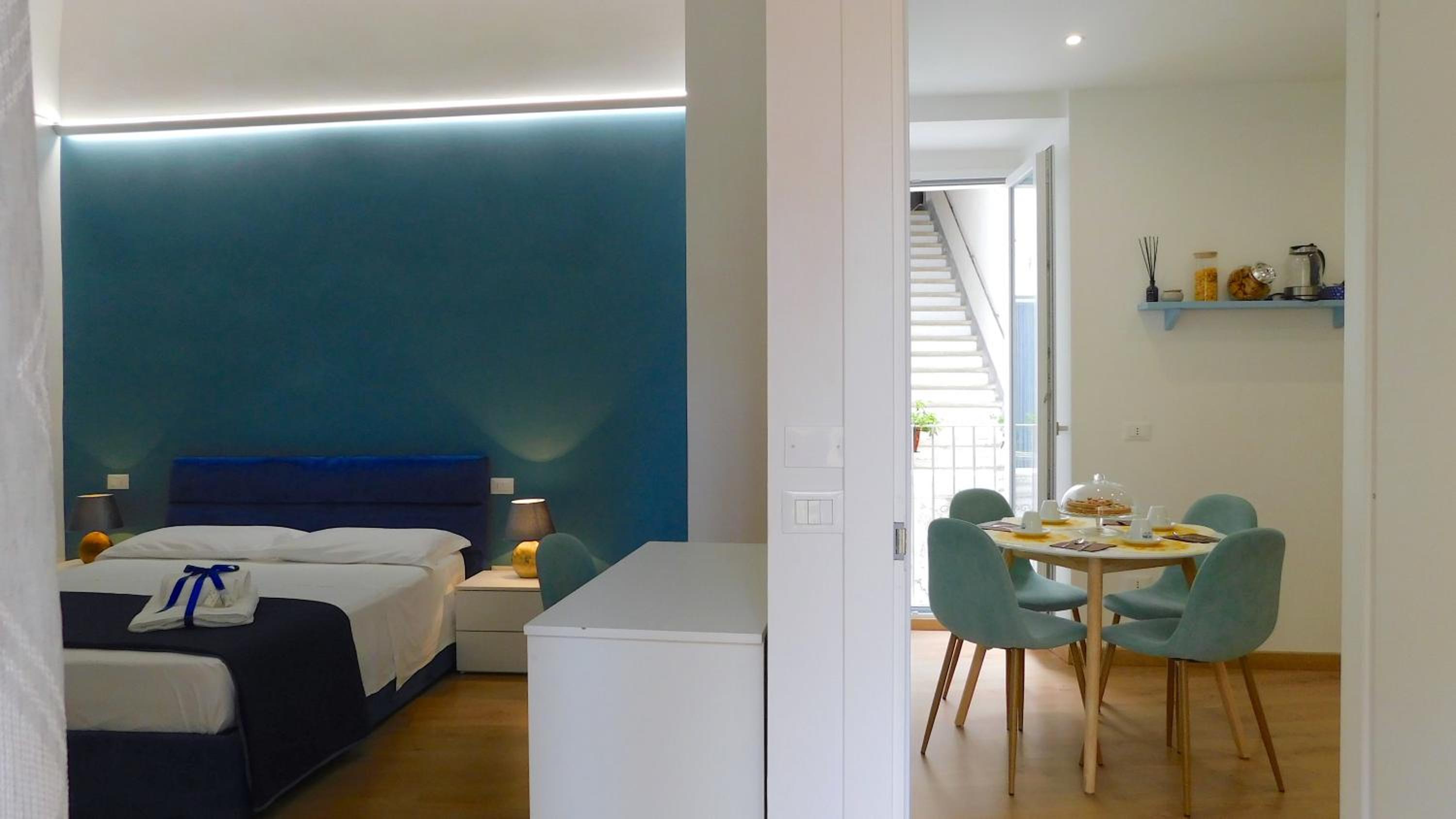 Double Room with Balcony - Photo 14