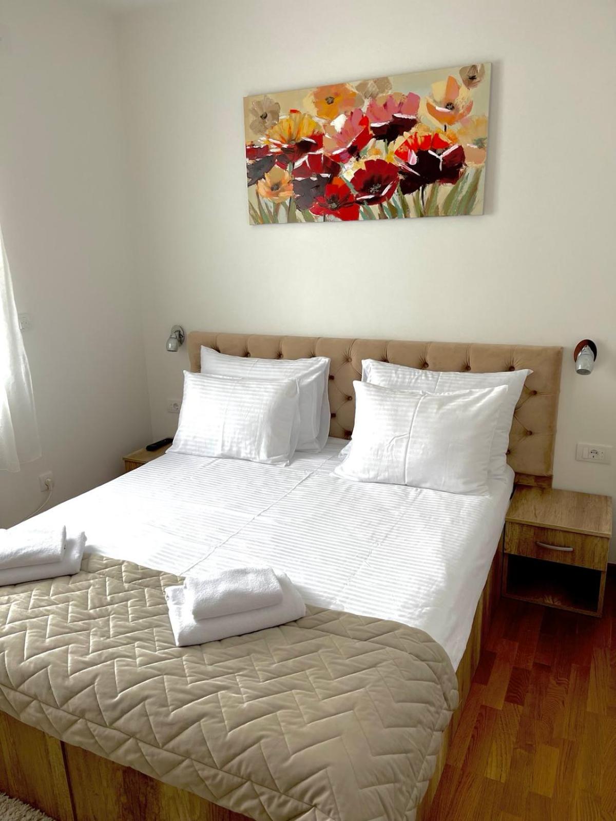 Deluxe Queen Suite - Photo 53
