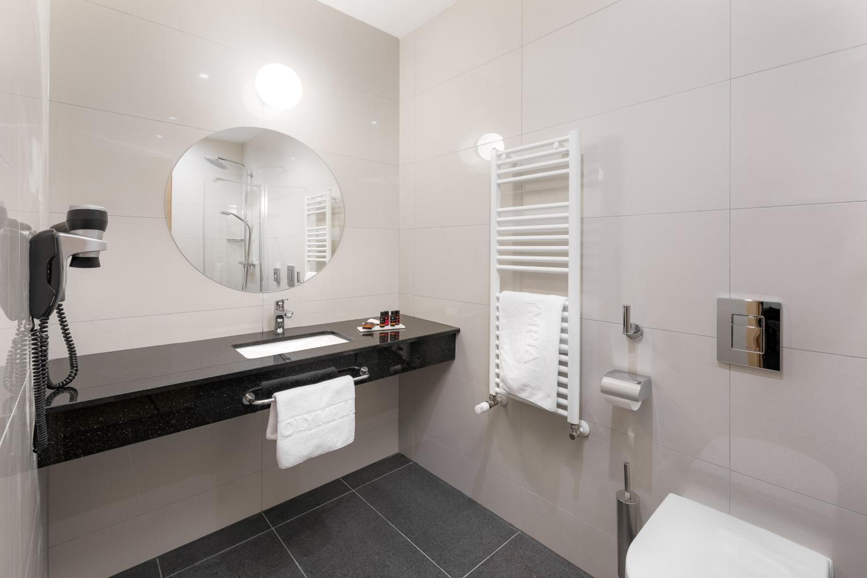 Standard Double or Twin Room with Park View, Without Balcony photo 3