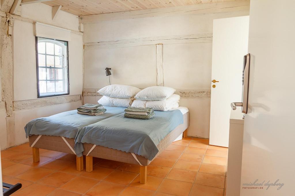 Large Double Room - Photo 1
