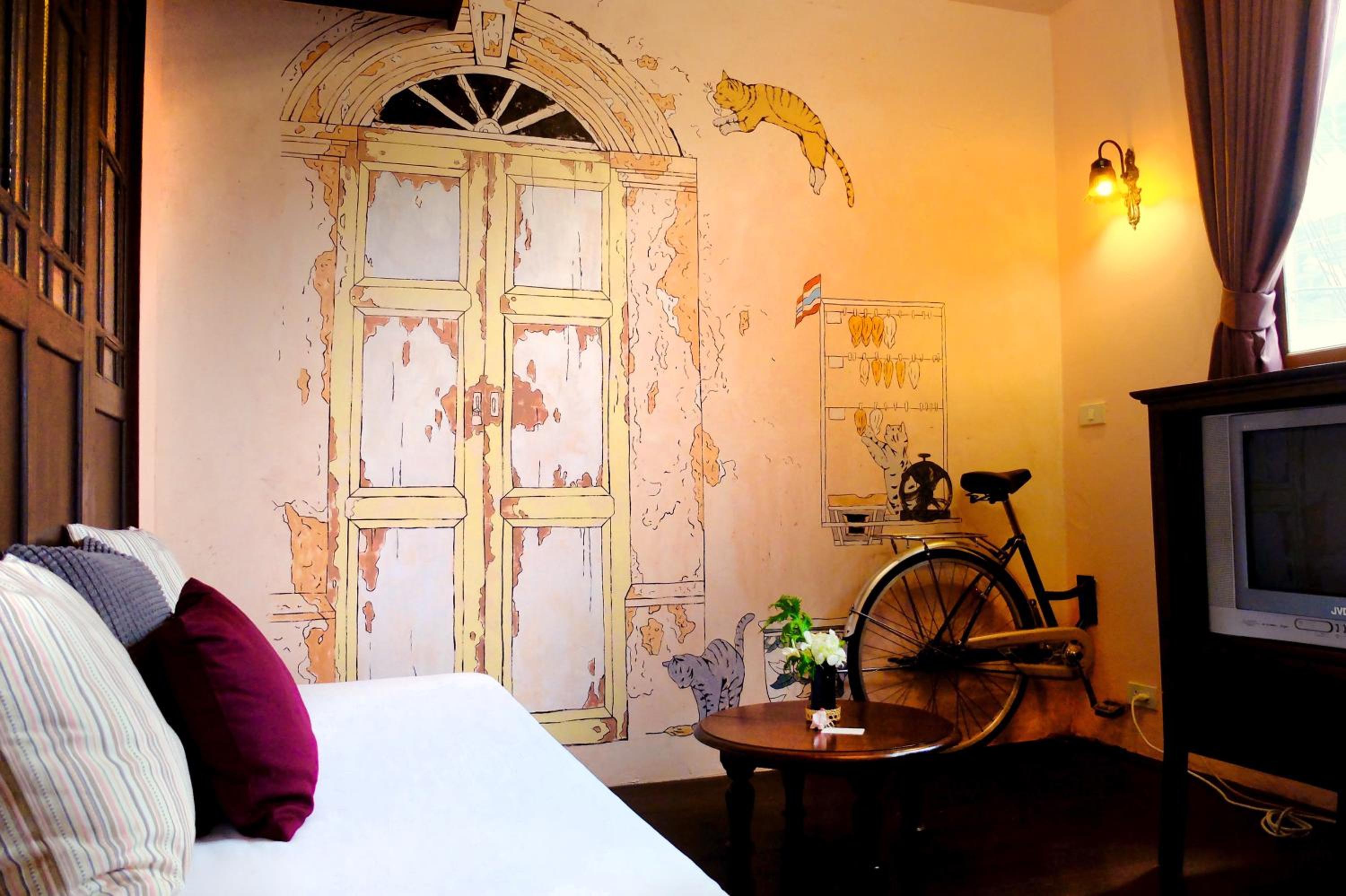 Queen Loft Suite thumbnail 6