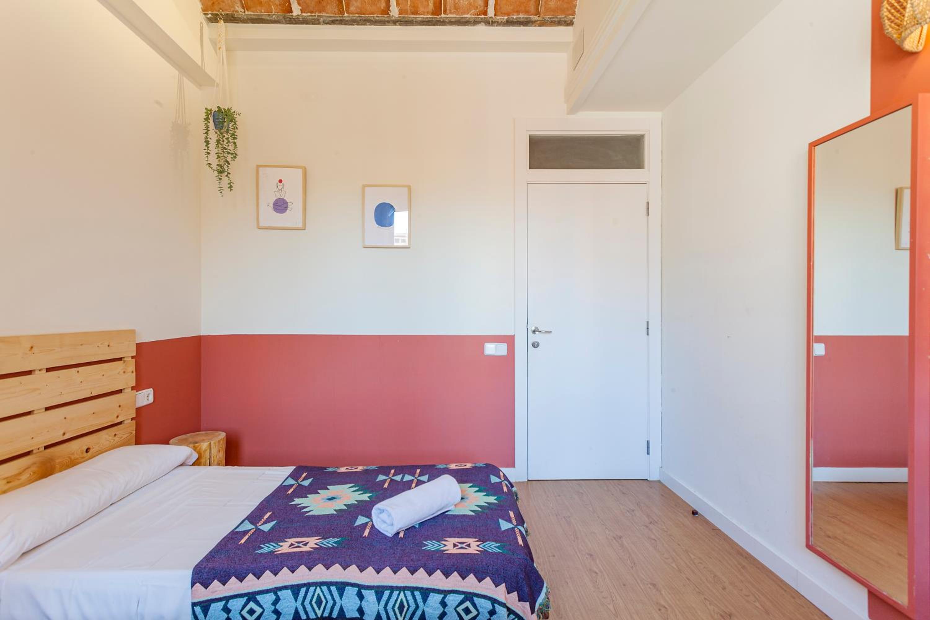 Twin Room with Shared Bathroom (2 Adults + 1 Child) photo 3