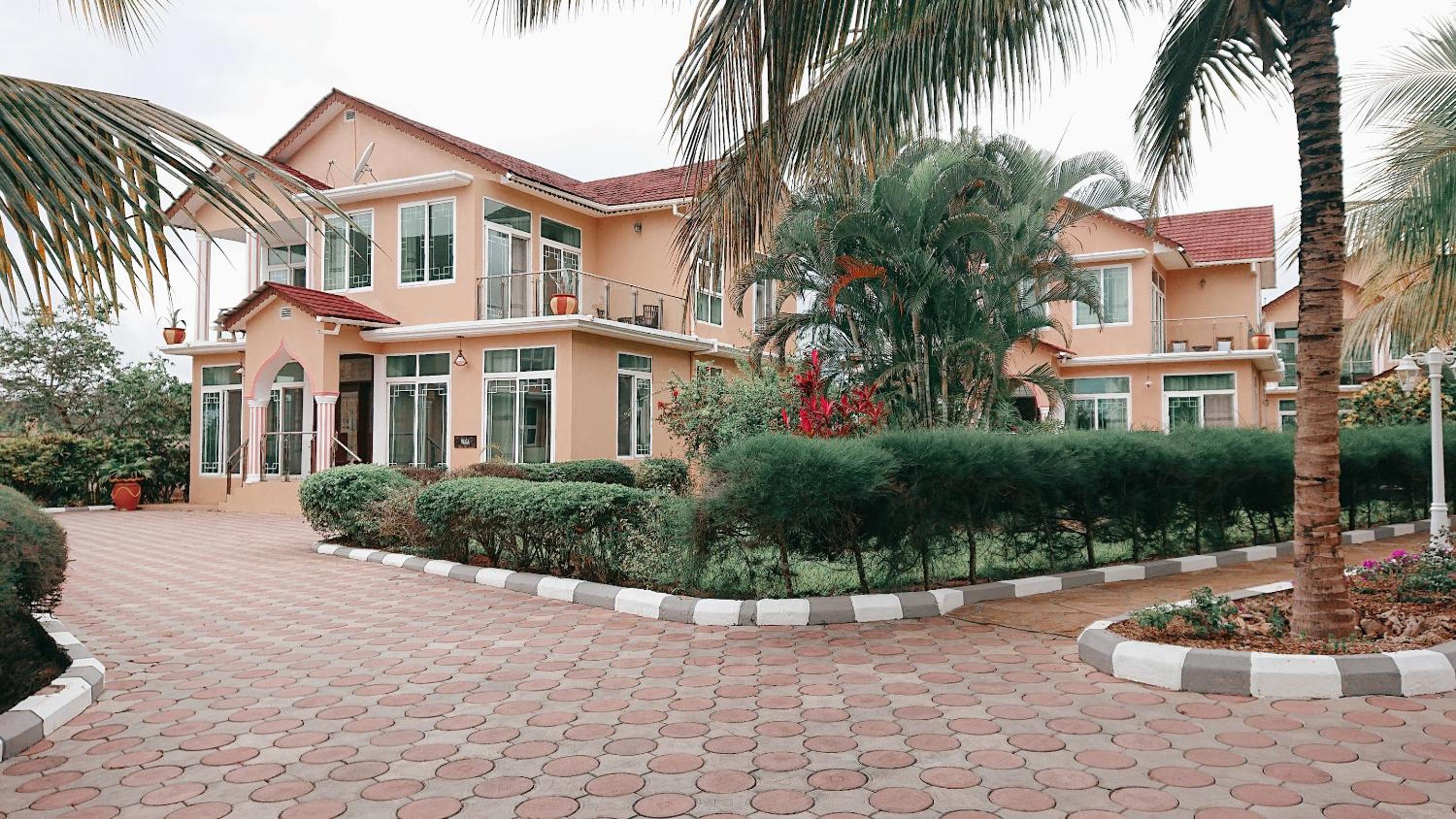 Three-Bedroom Villa - Photo 1