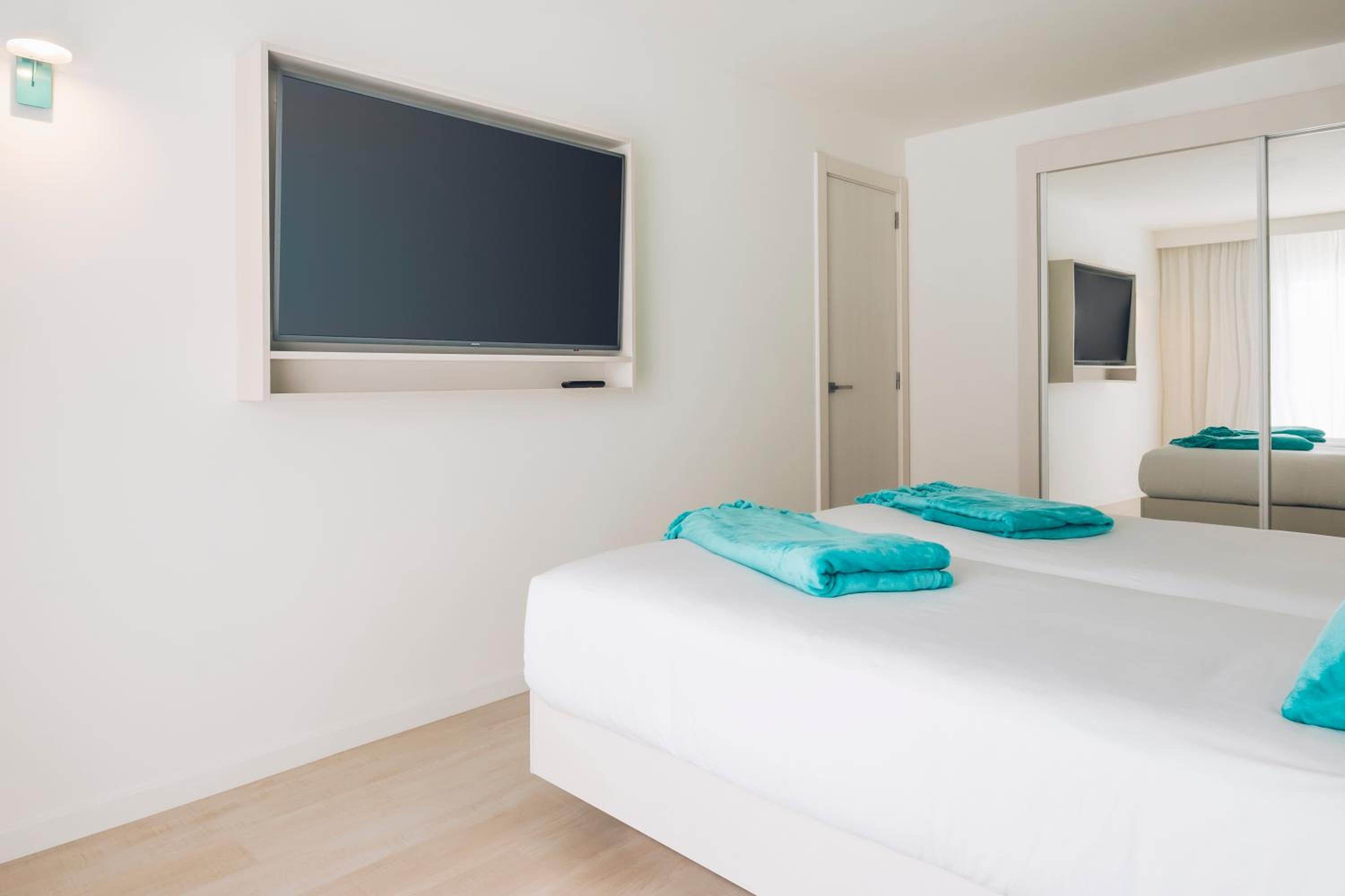 Double Room (2 Adults) - Photo 2