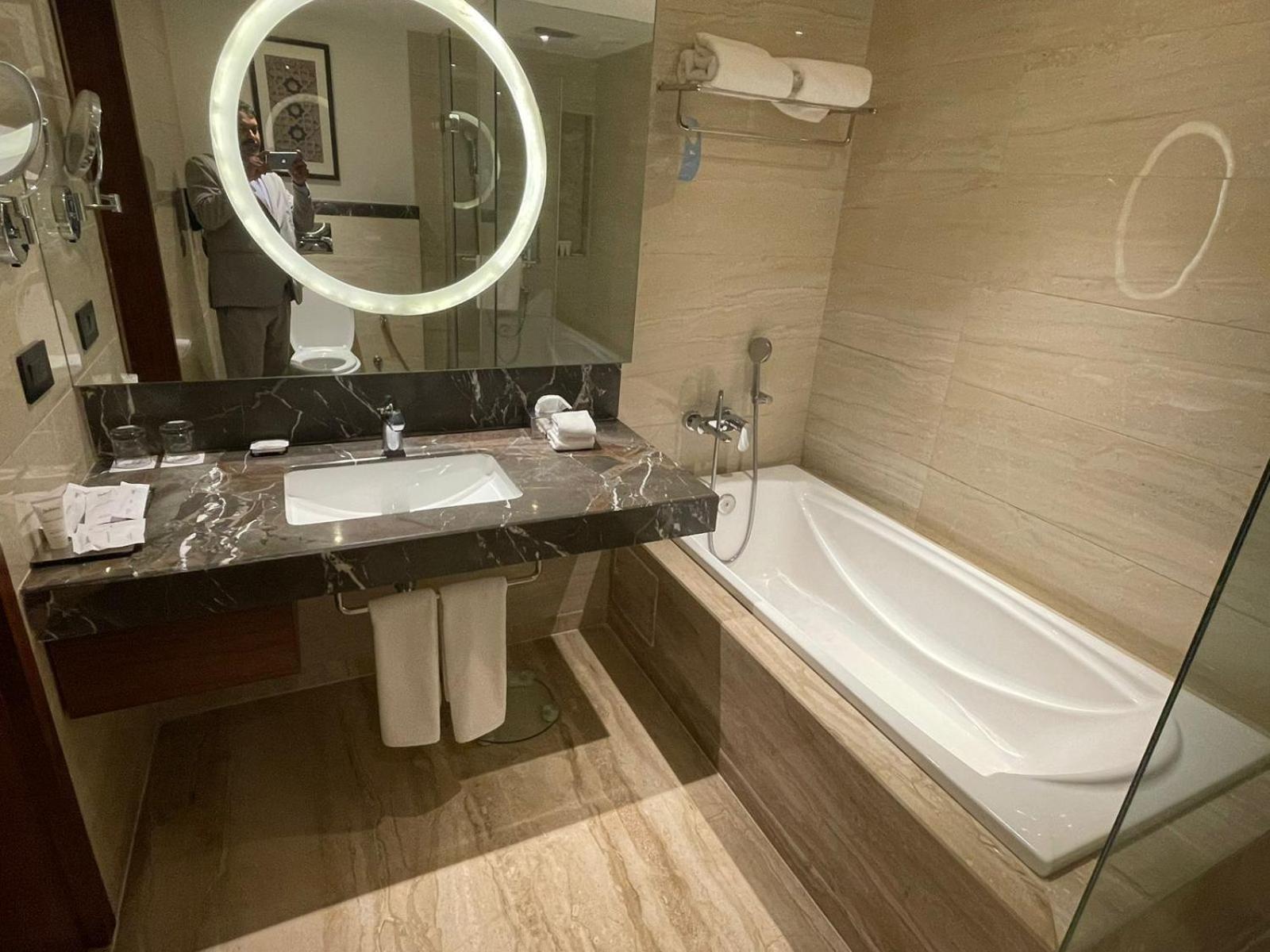 Deluxe Room with complimentary 3hr early check-in and check-out (subject to availability) Deluxe Room with complimentary 3hr early check-in and check-out (subject to availability)