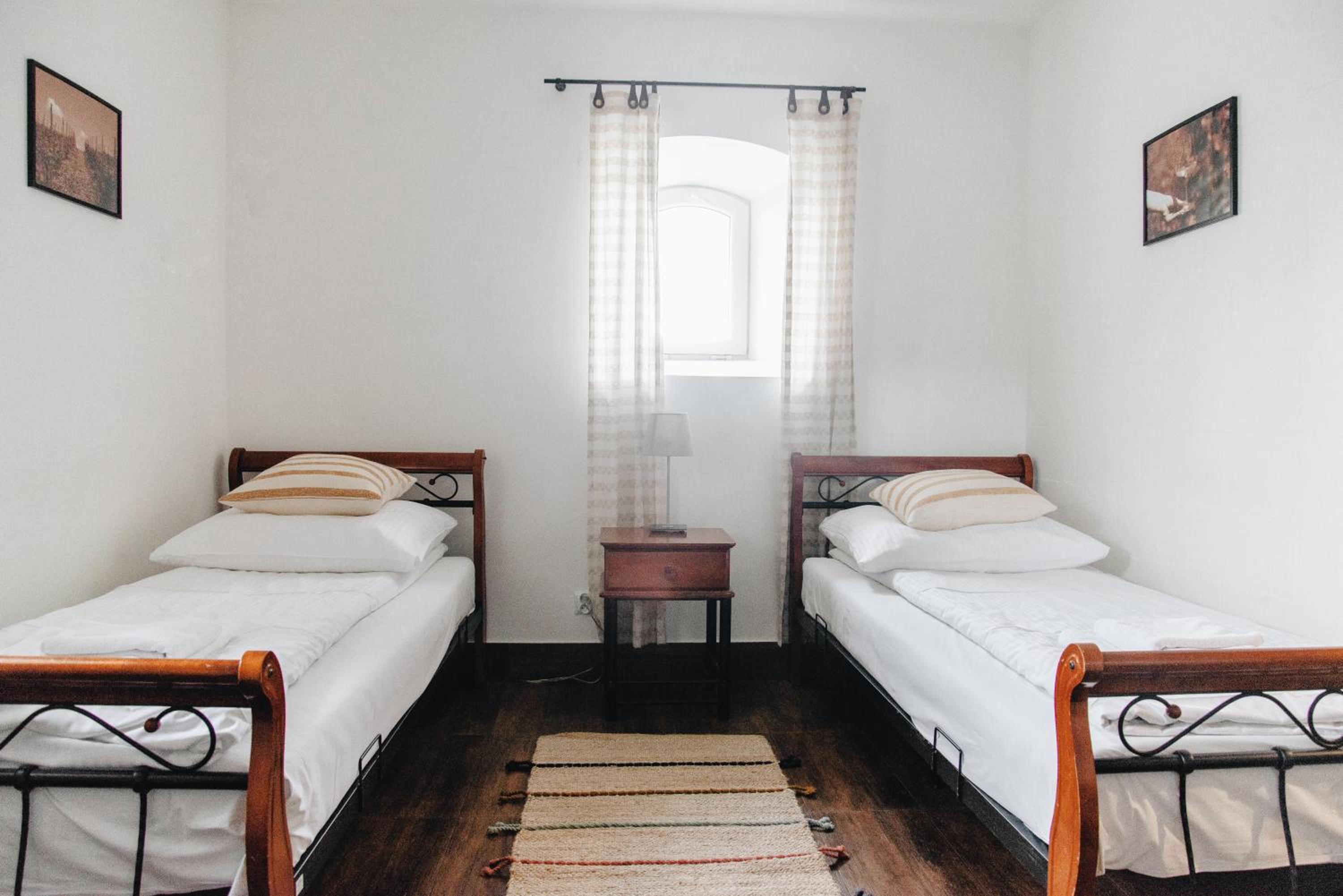 Twin Room - Photo 2