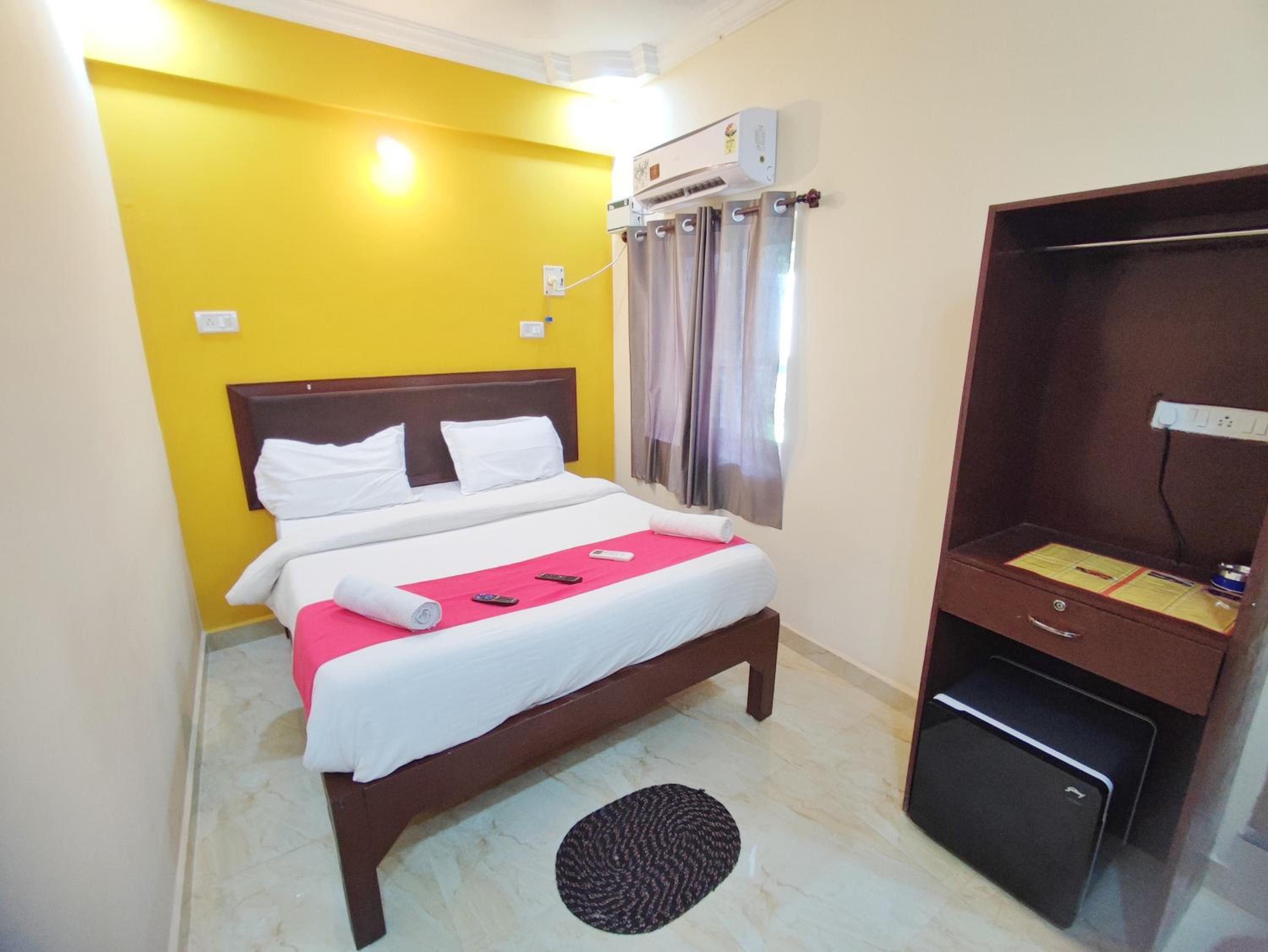Budget Double Room - Photo 21