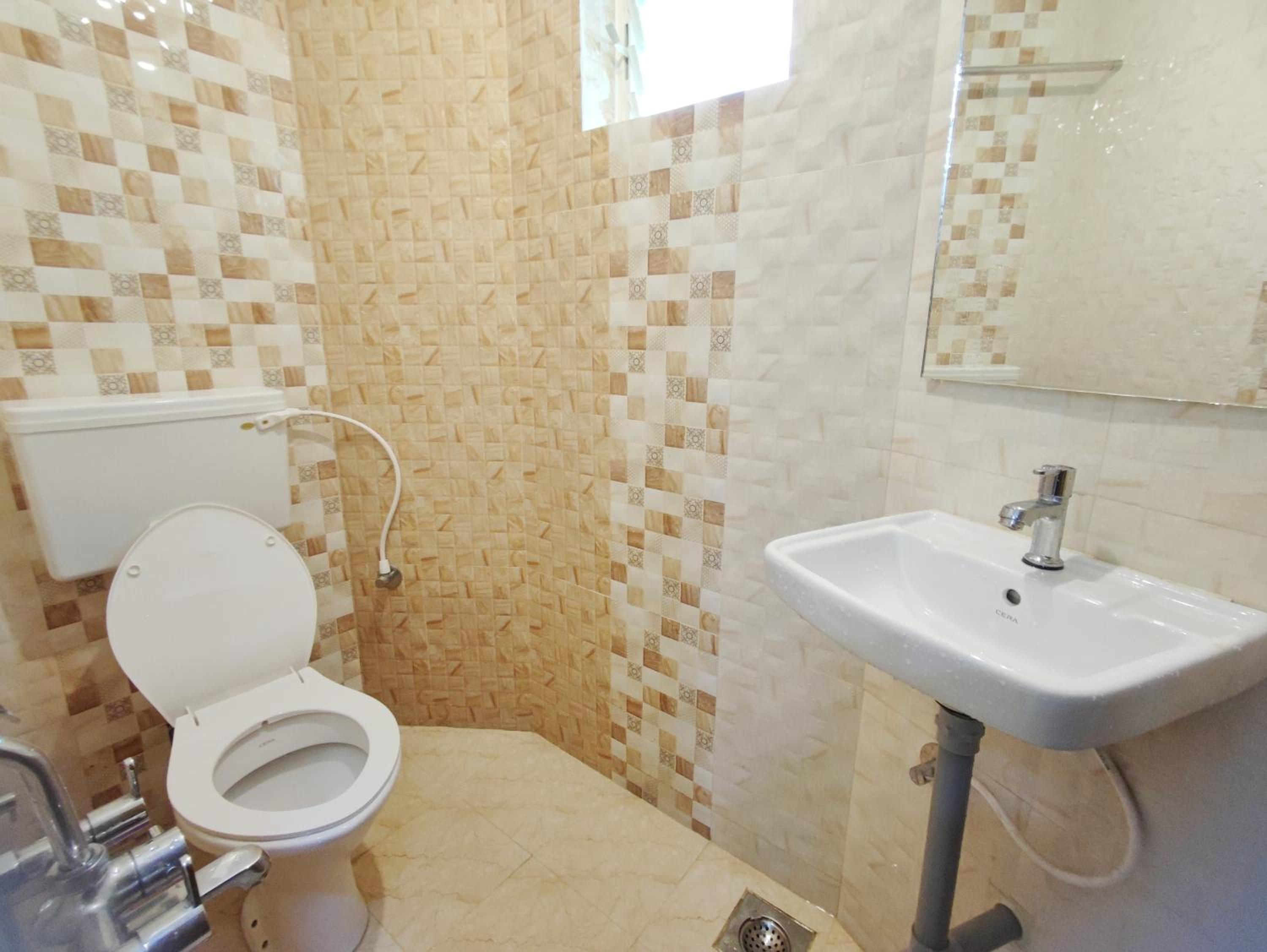 Budget Double Room - Photo 18