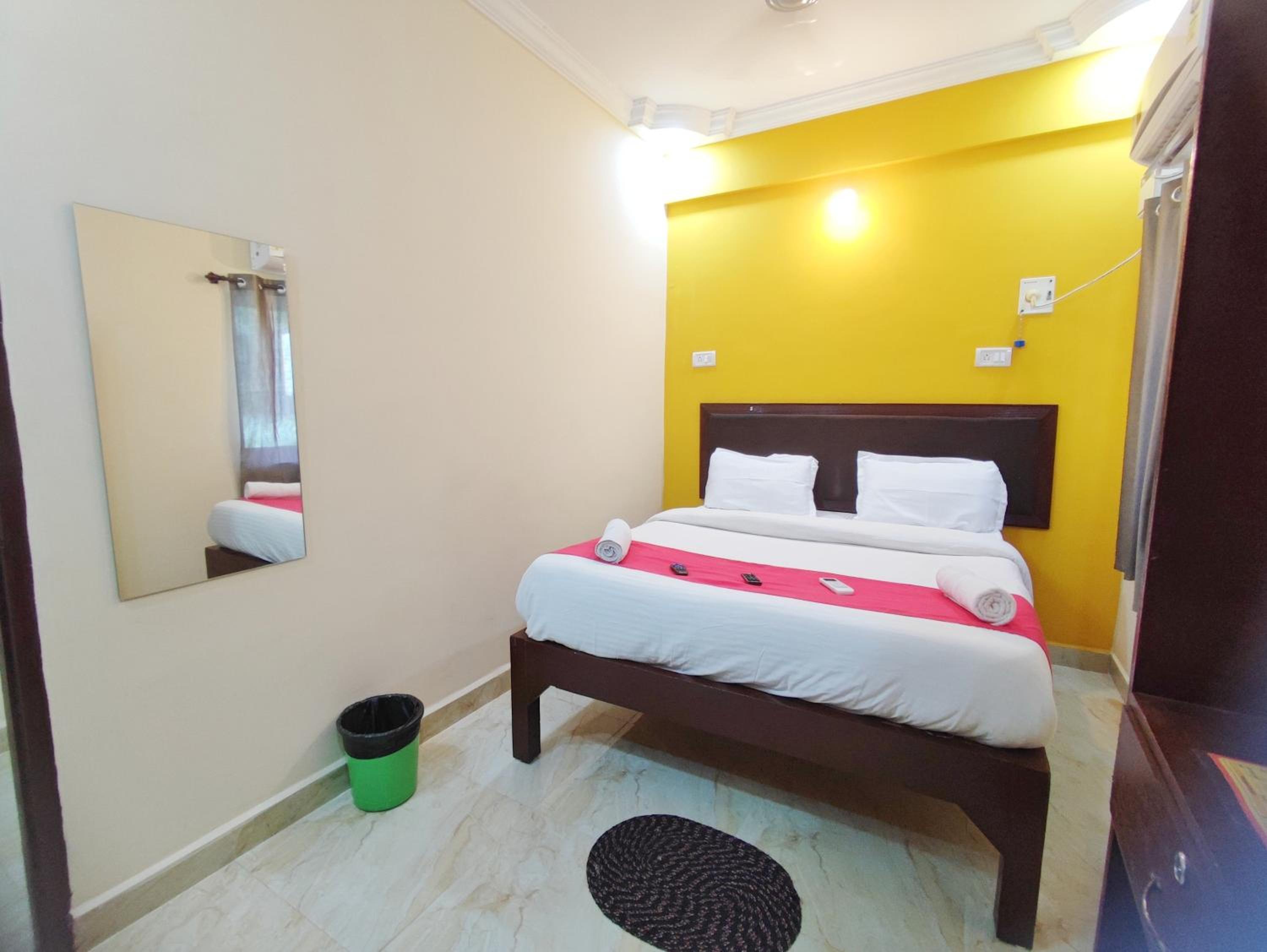 Budget Double Room - Photo 16