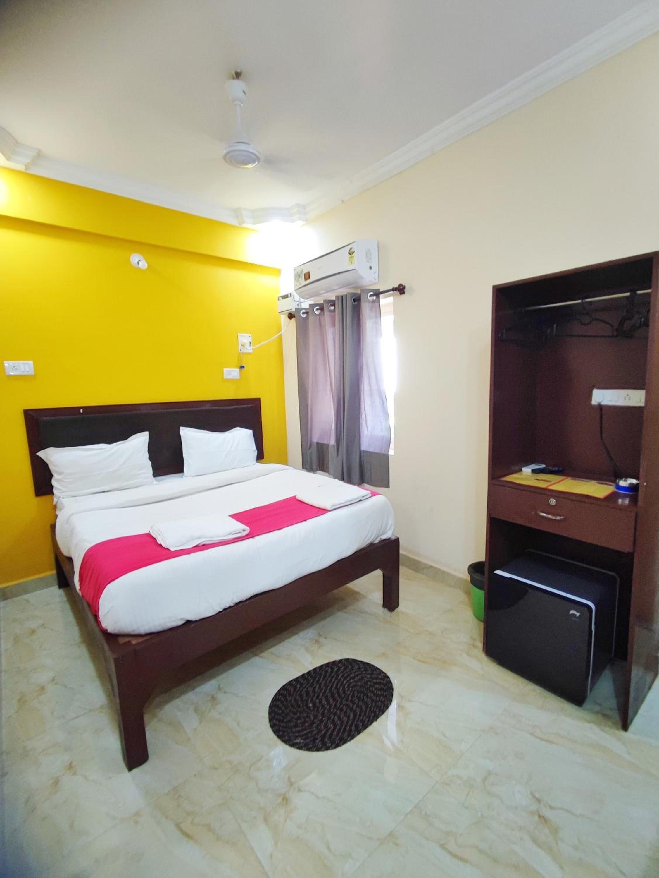 Budget Double Room - Photo 26