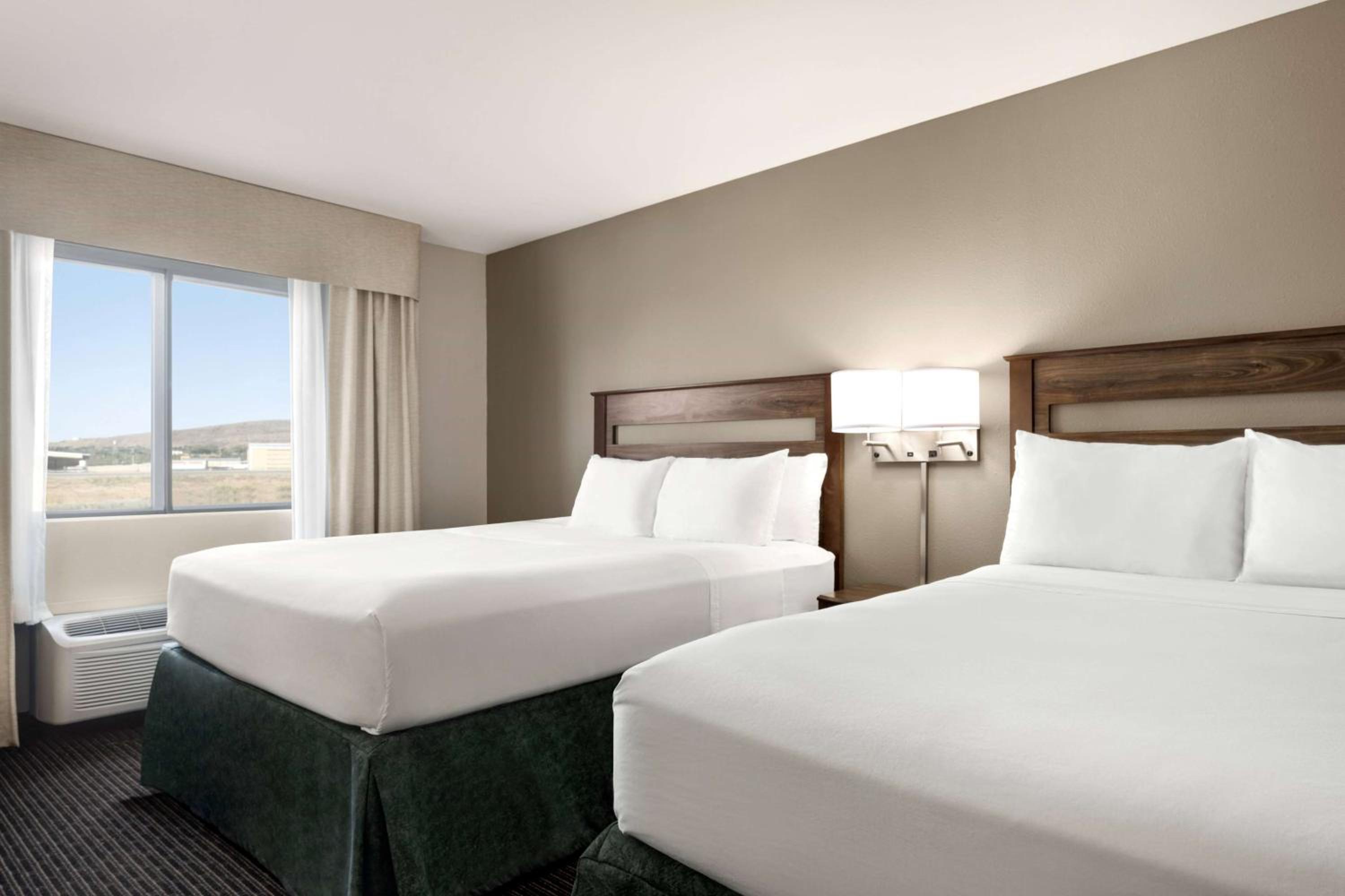 Double Room with Two Double Beds - Non-Smoking - Photo 4
