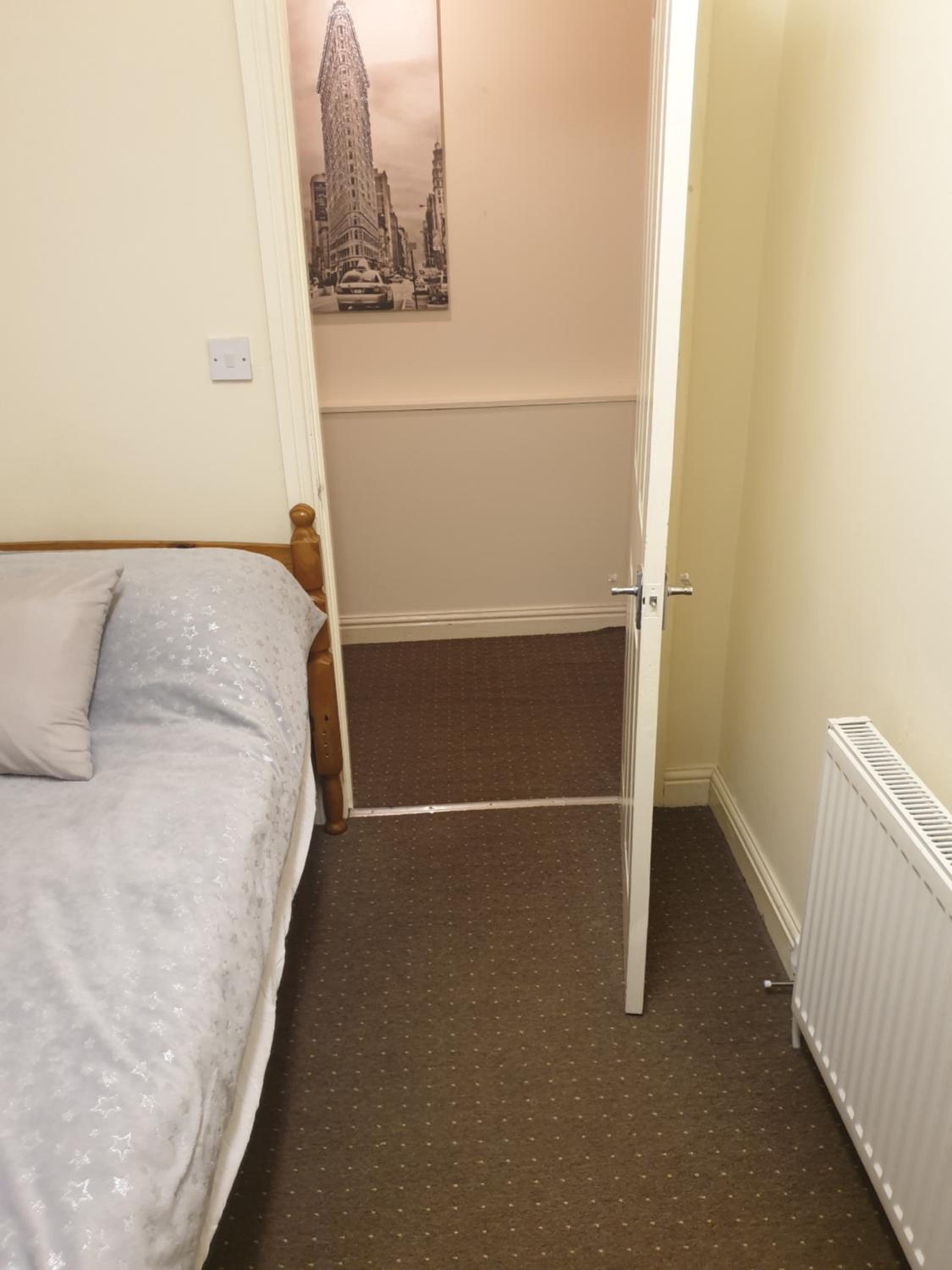 Two-Bedroom Apartment - Photo 6
